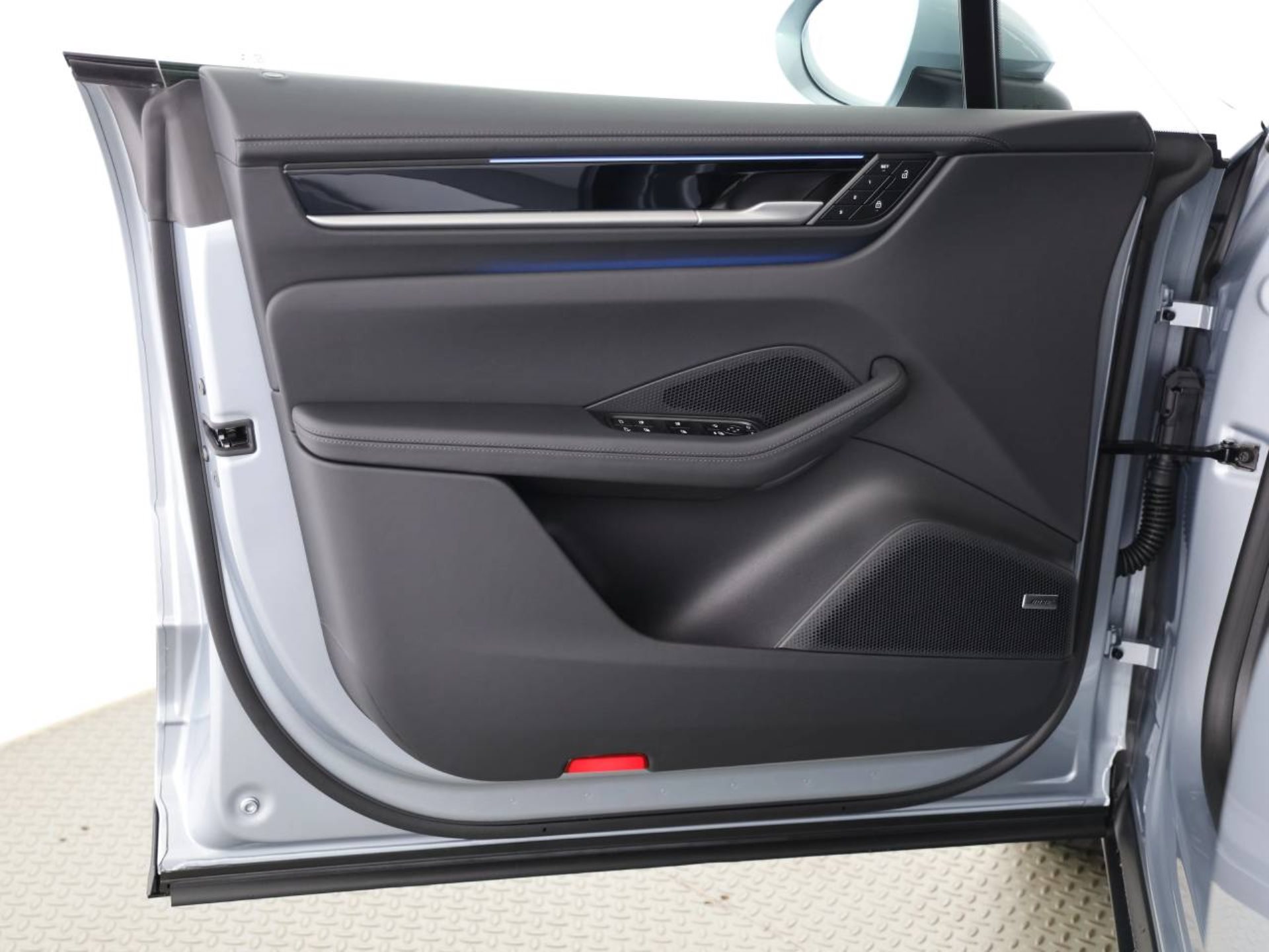 PORSCHE Macan-image-9