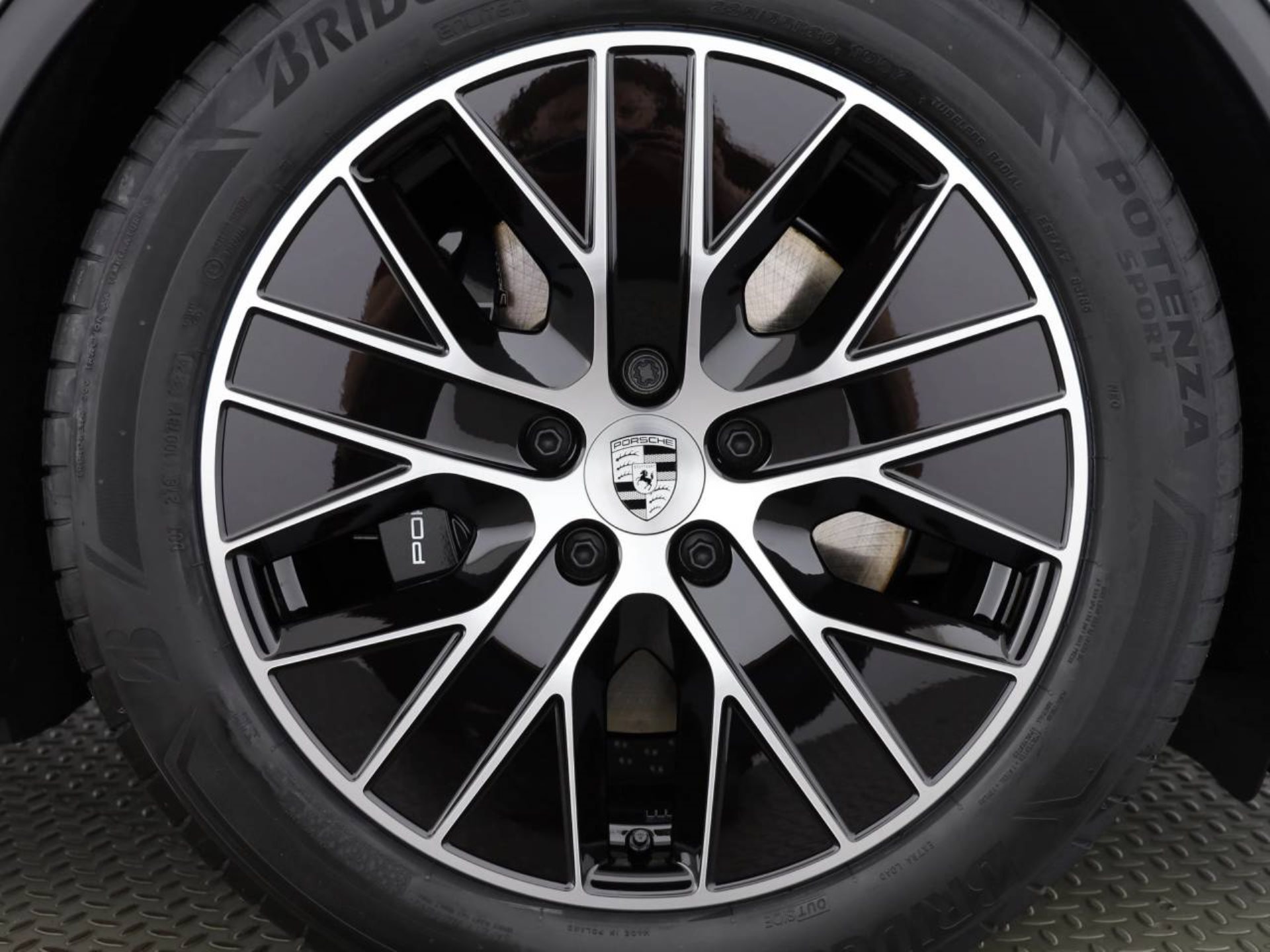 PORSCHE Macan-image-7
