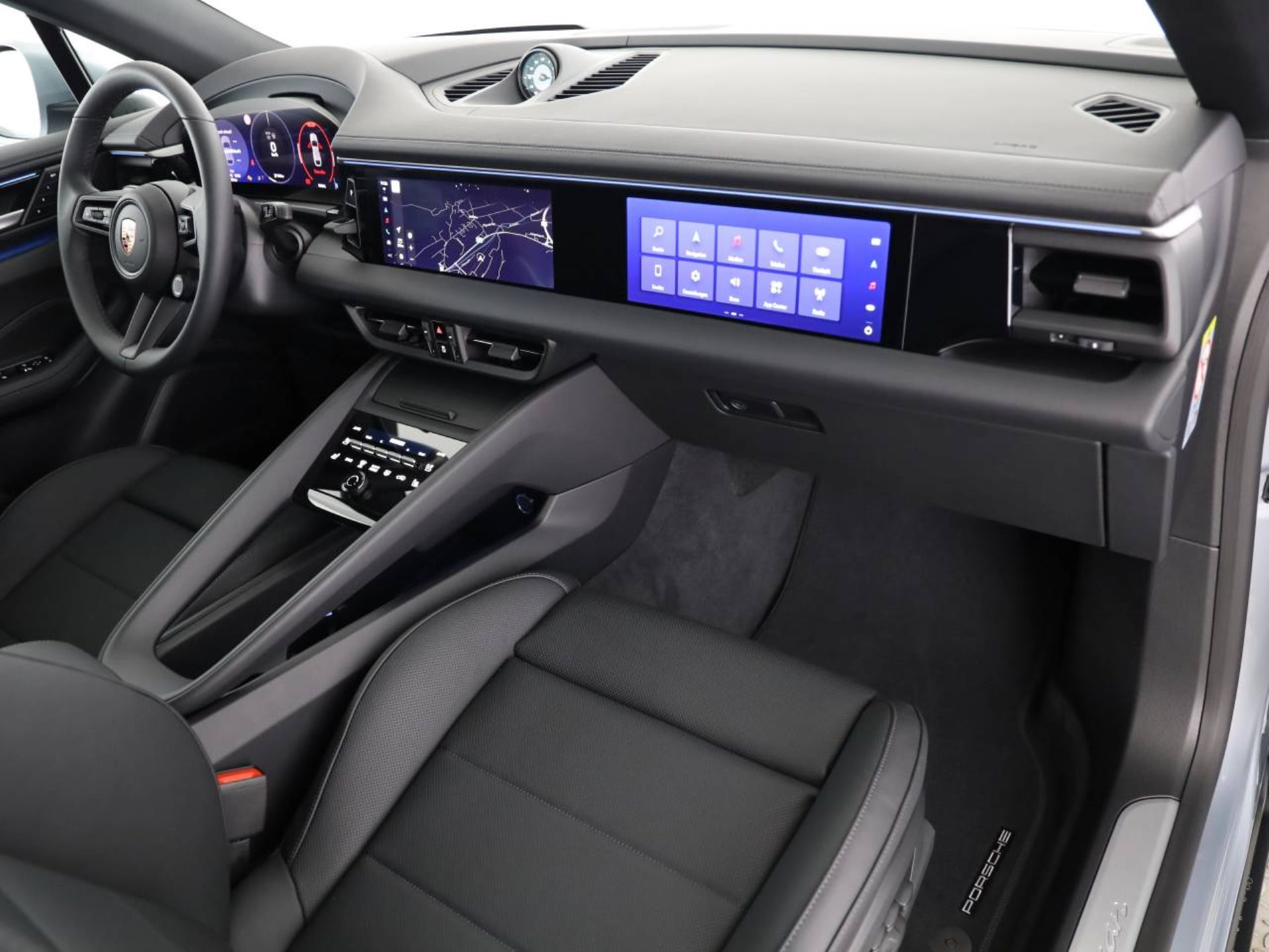 PORSCHE Macan-image-12