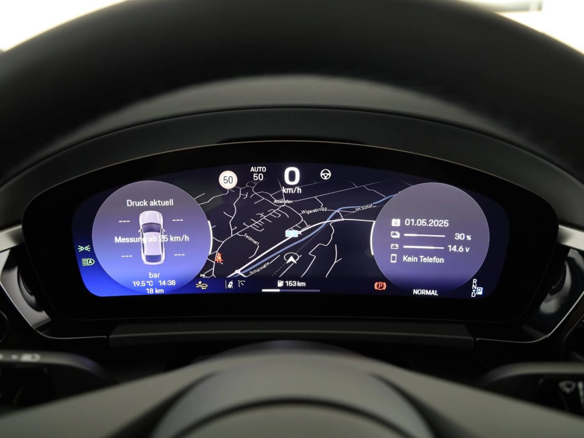 PORSCHE Macan-image-15