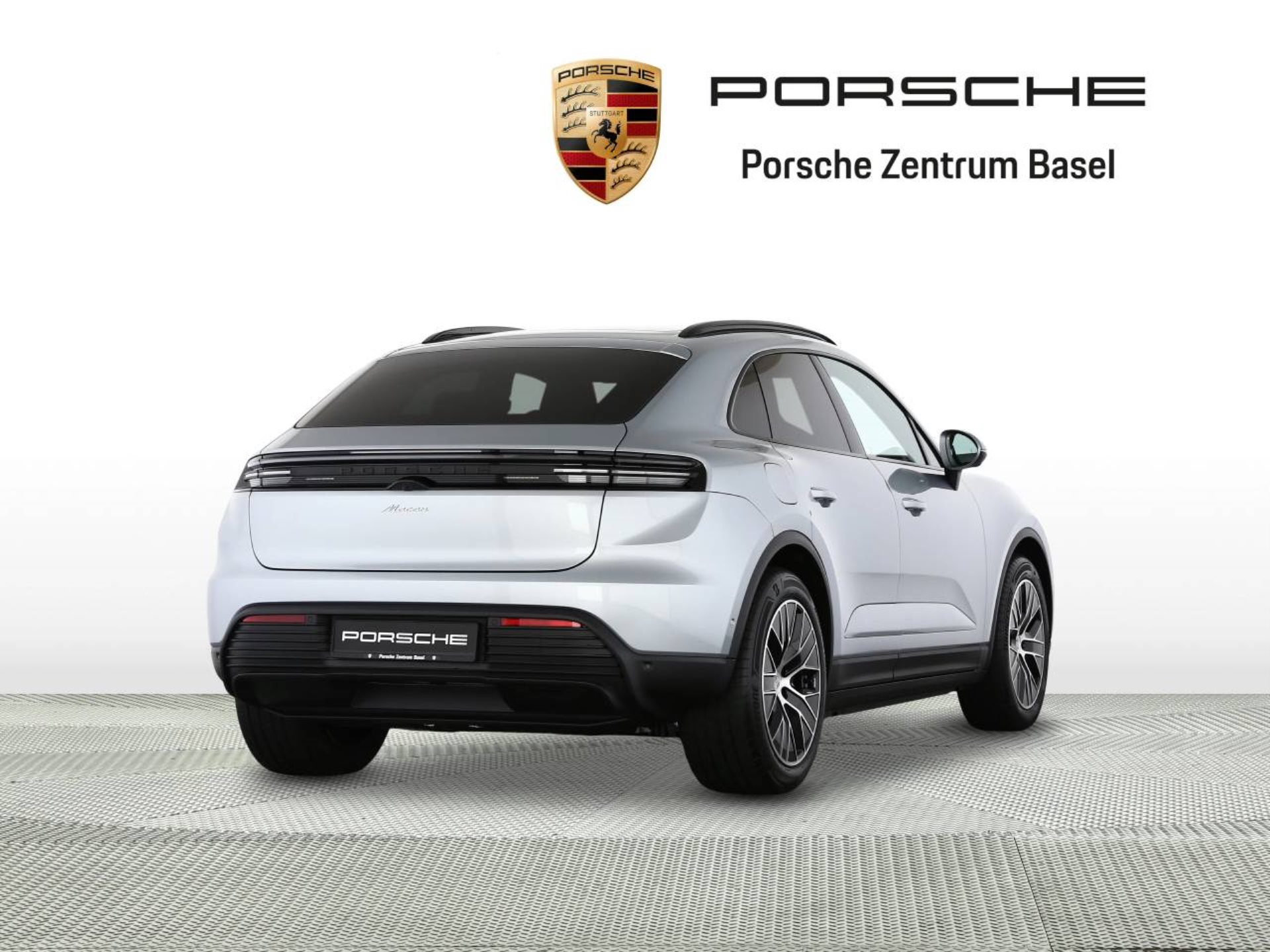 PORSCHE Macan-showroom-element-2