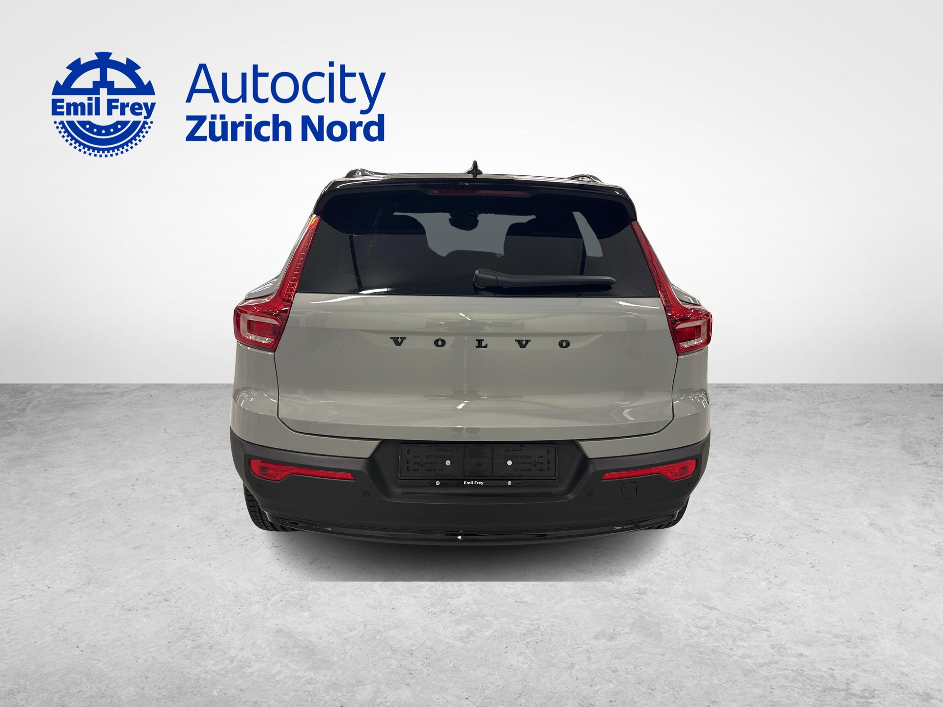 VOLVO XC40 2.0 B4 MH Black Edition-image-5