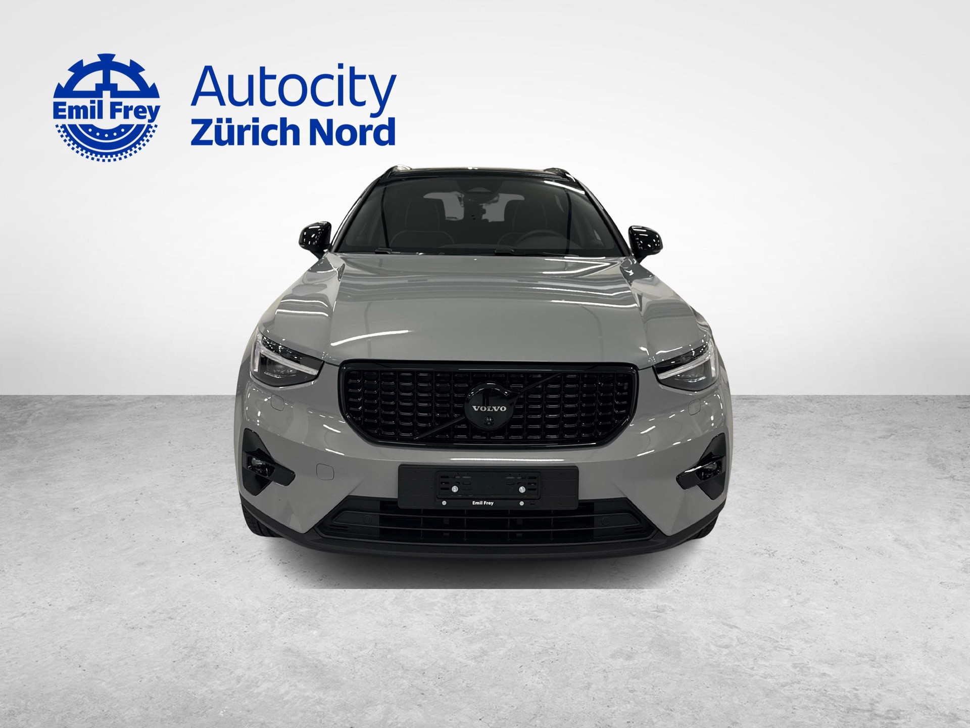 VOLVO XC40 2.0 B4 MH Black Edition-image-1