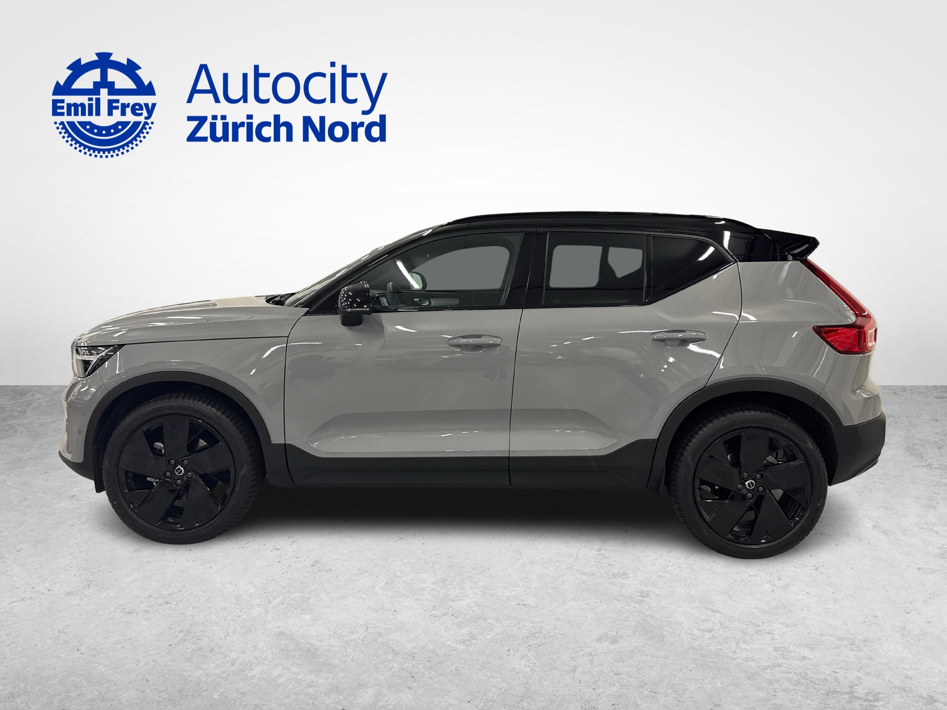 VOLVO XC40 2.0 B4 MH Black Edition-image-6
