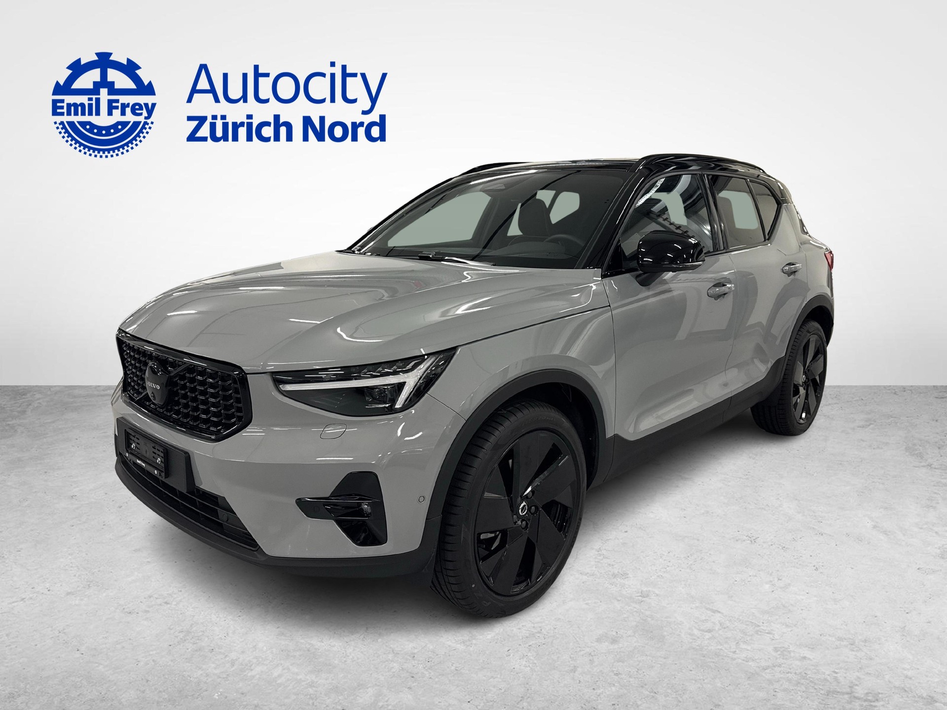 VOLVO XC40 2.0 B4 MH Black Edition-image-0