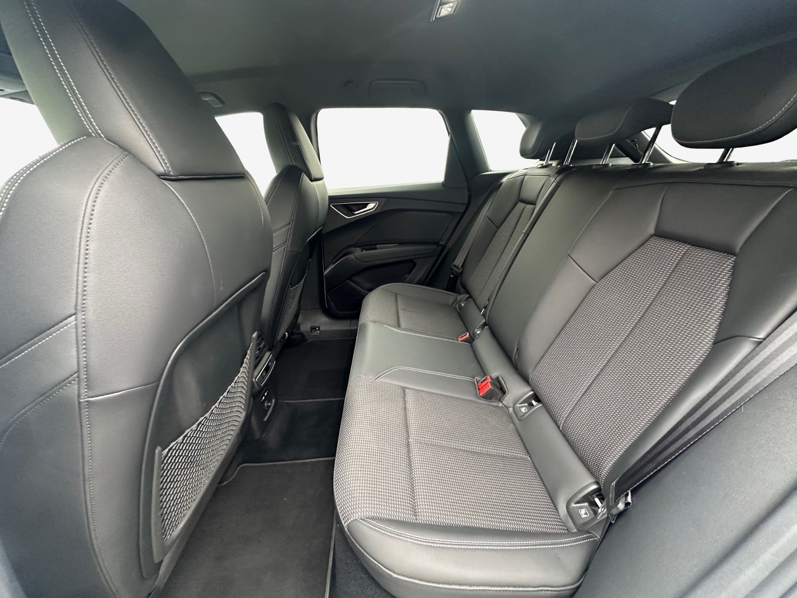 AUDI Q4 e-tron 50 quattro-image-12