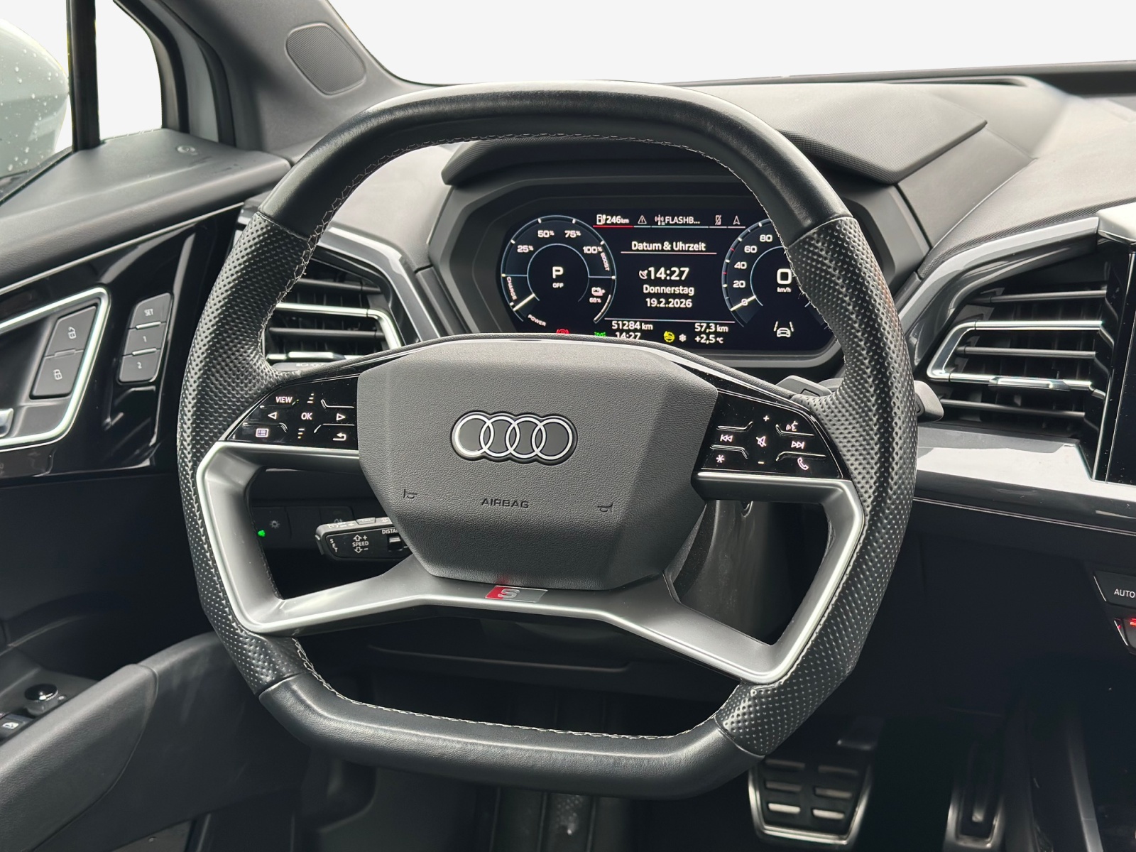 AUDI Q4 e-tron 50 quattro-image-10