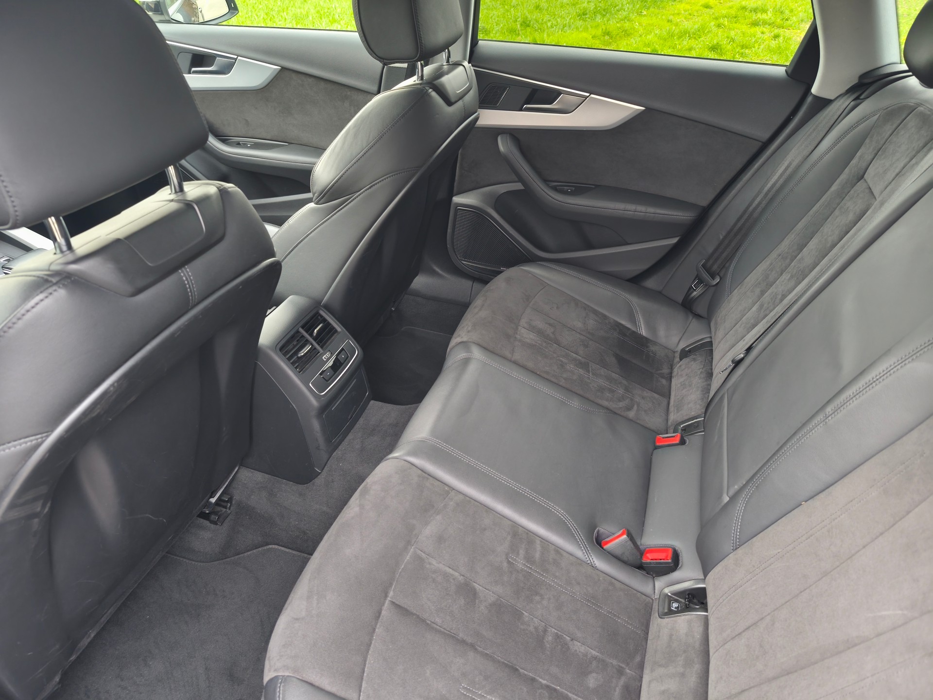 AUDI A4 allroad 2.0 TFSI quattro S-tronic-image-12