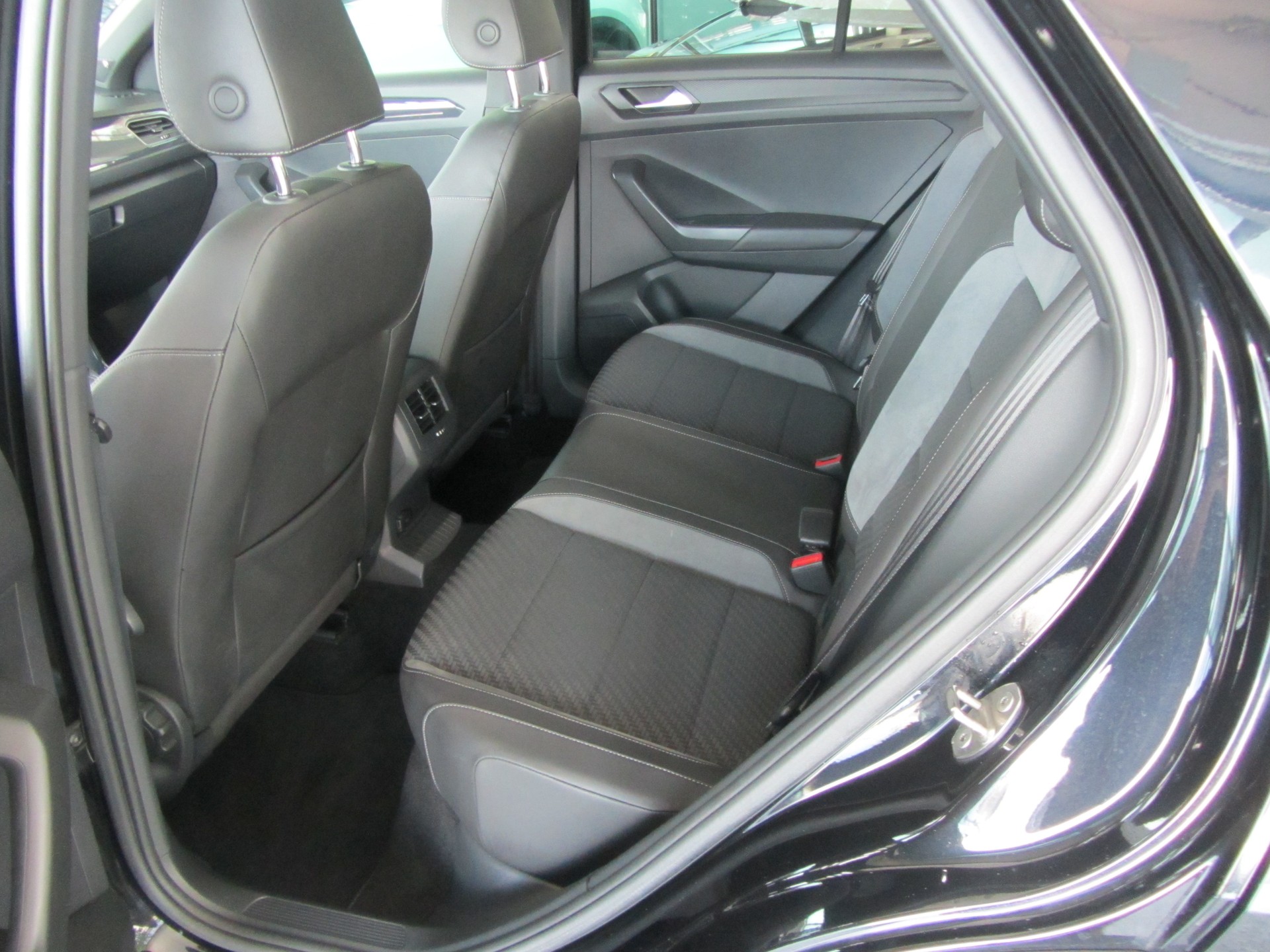 VW T-Roc 2.0 TSI Sport DSG 4Motion-image-5