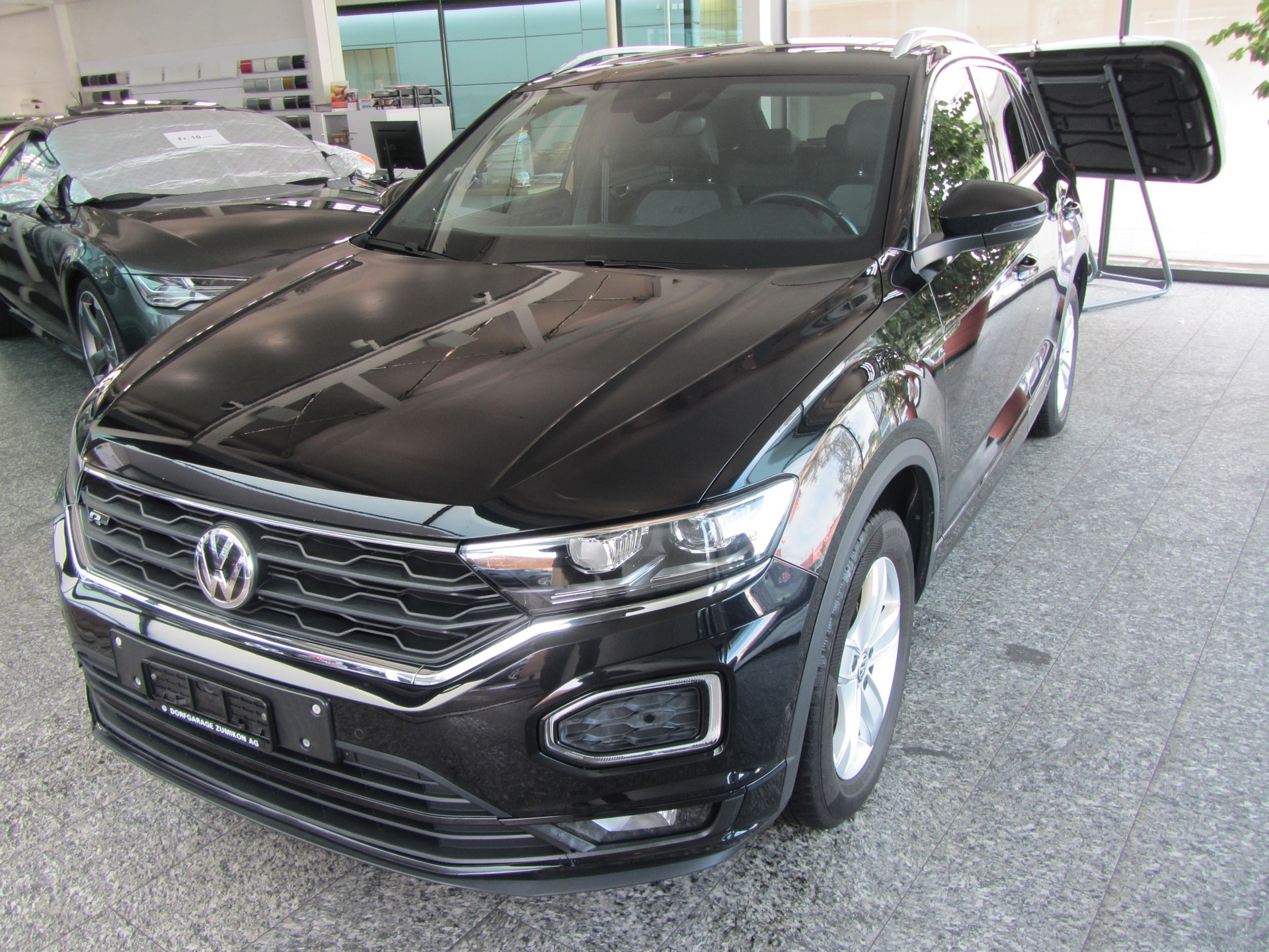 VW T-Roc 2.0 TSI Sport DSG 4Motion-image-2