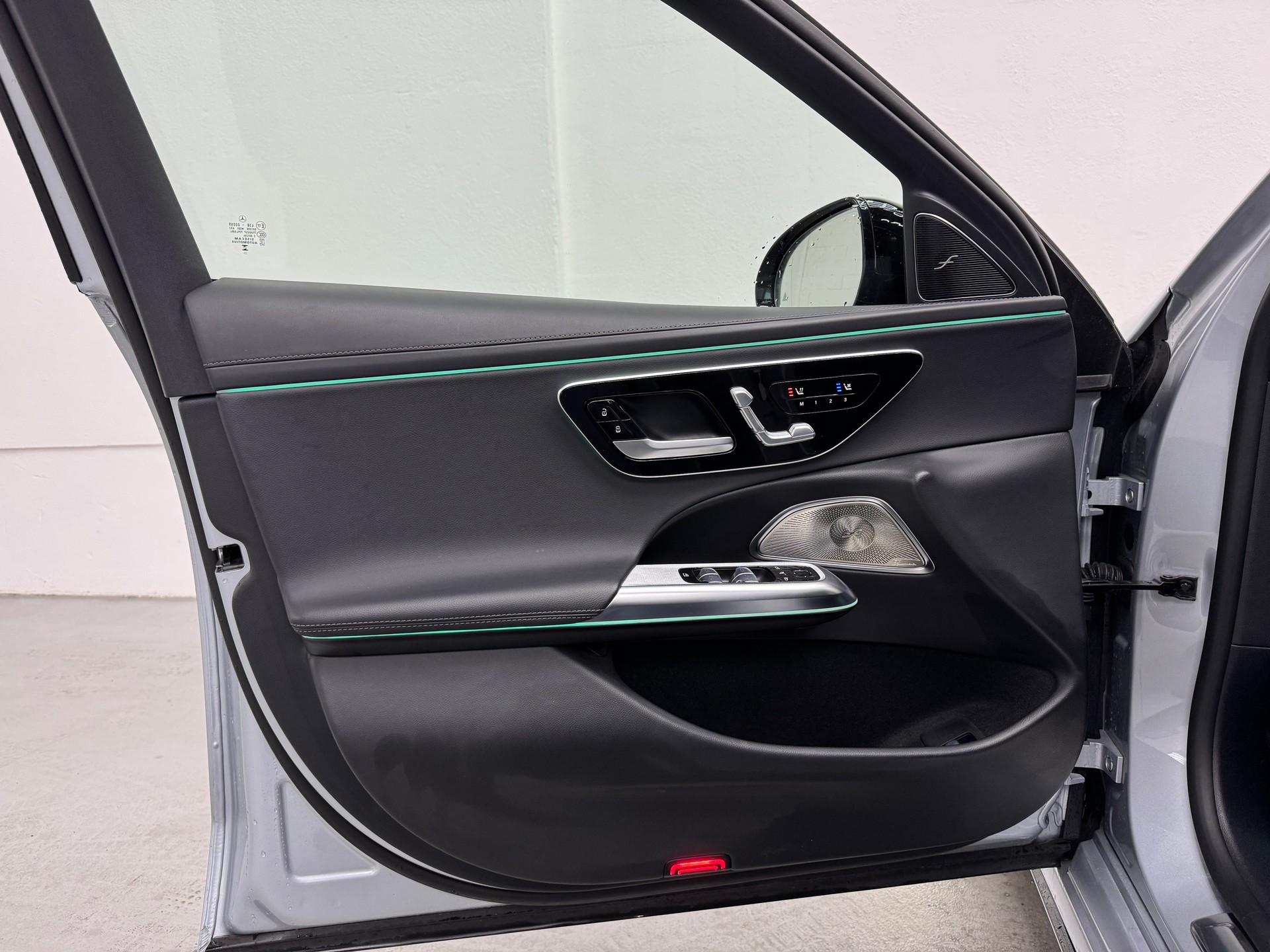 MERCEDES-BENZ E 220 d 4Matic 9G-Tronic-image-26