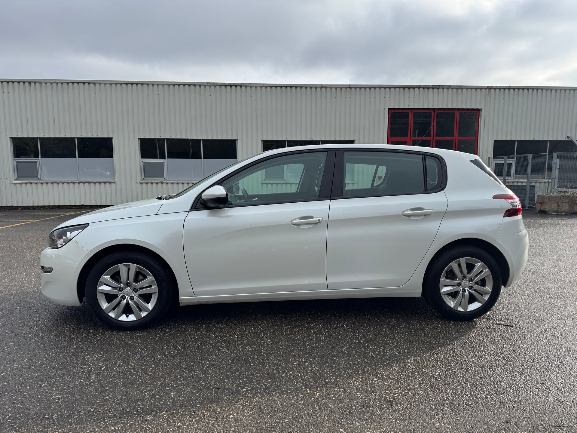 PEUGEOT 308 1.2 THP Active-image-3