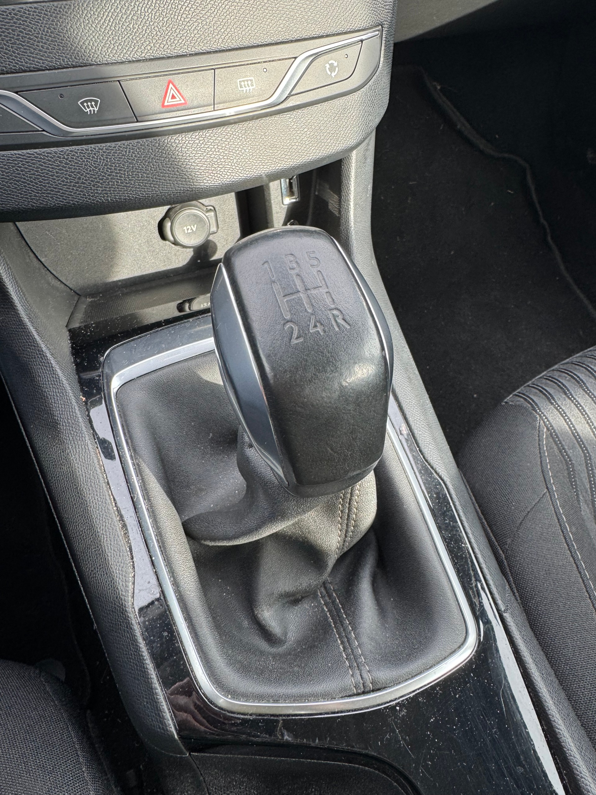 PEUGEOT 308 1.2 THP Active-image-13