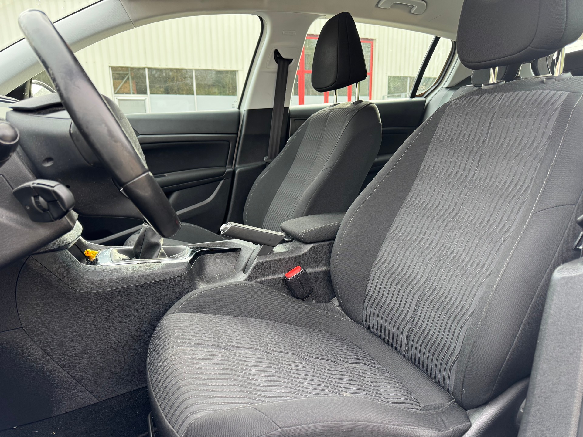 PEUGEOT 308 1.2 THP Active-image-6