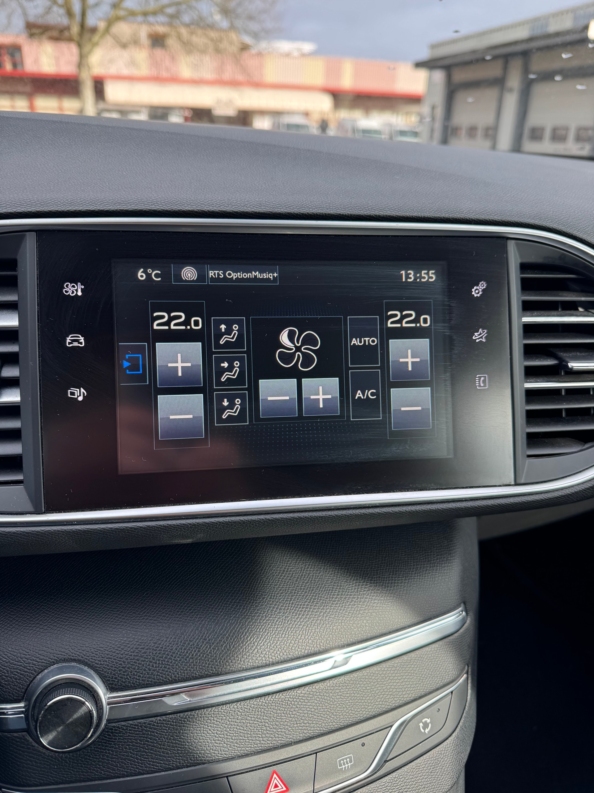 PEUGEOT 308 1.2 THP Active-image-12