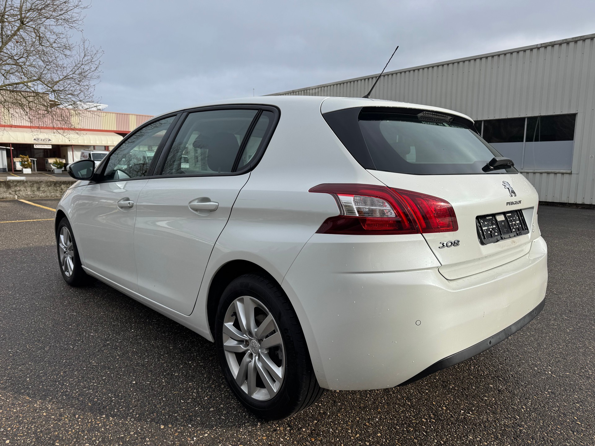 PEUGEOT 308 1.2 THP Active-image-4