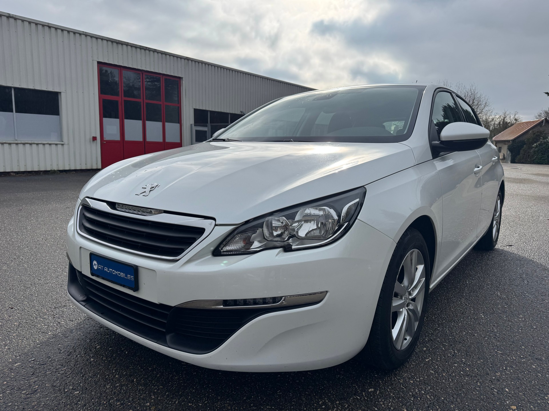 PEUGEOT 308 1.2 THP Active-image-1