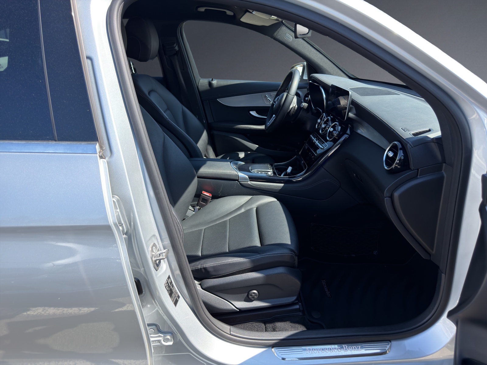 Image MERCEDES-BENZ GLC-300 GLC 300 AMG Line 4Matic 9G-Tronic