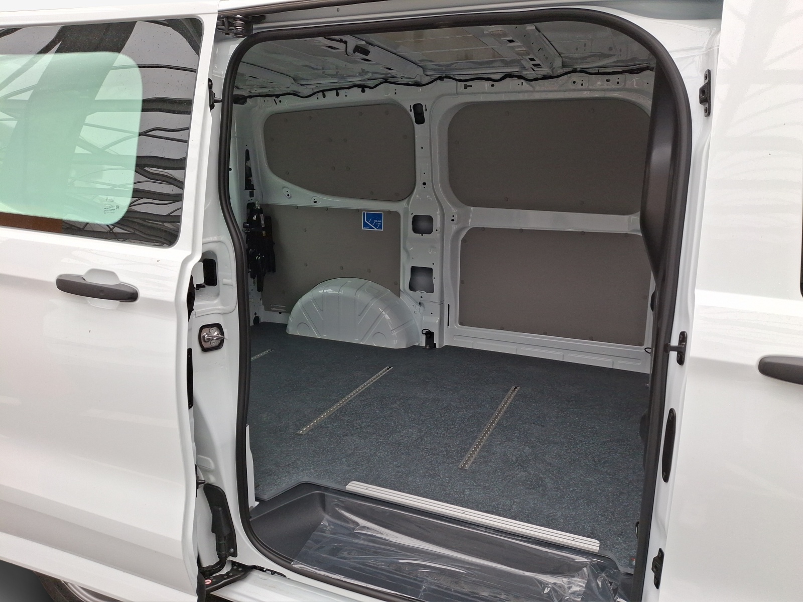 VW Transporter 2.0 TDI 4Motion Automat-image-11
