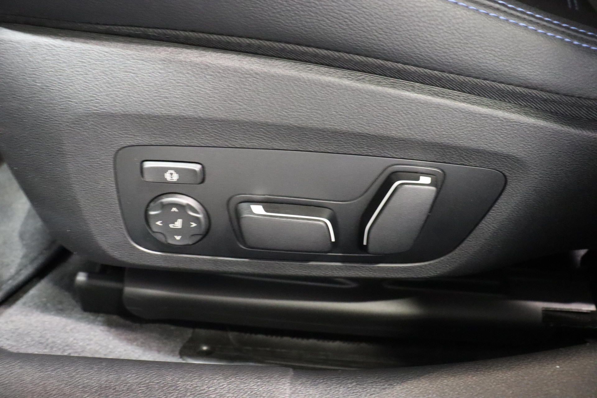 BMW 320d xDrive SAG Touring-image-22
