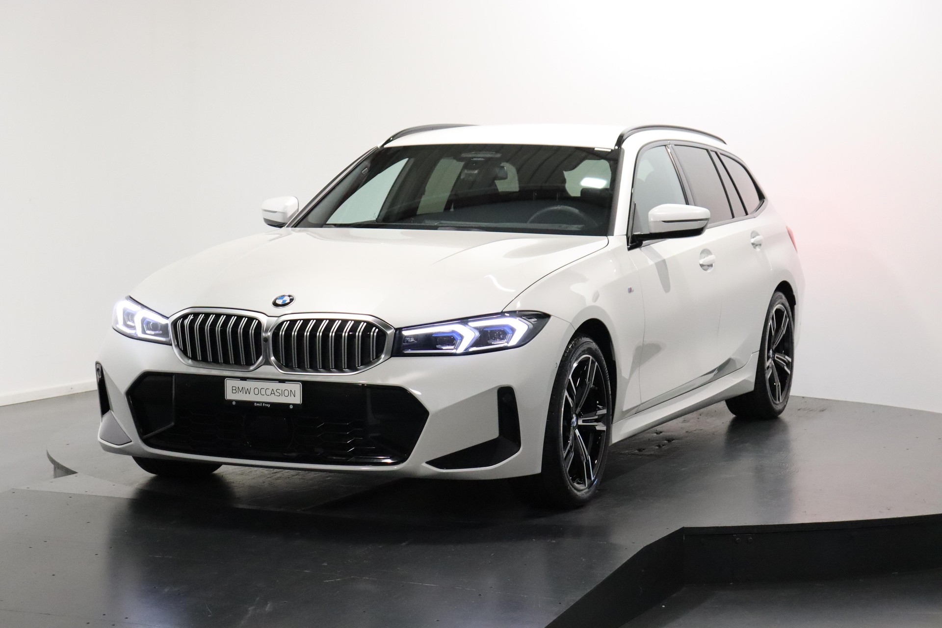BMW 320d xDrive SAG Touring-image-0