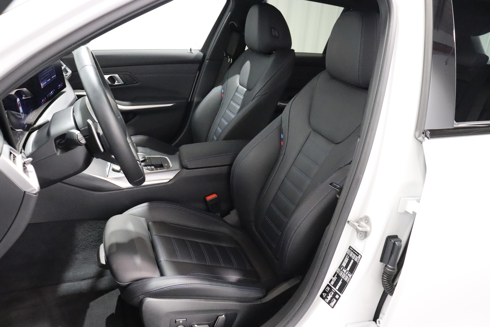 BMW 320d xDrive SAG Touring-image-7