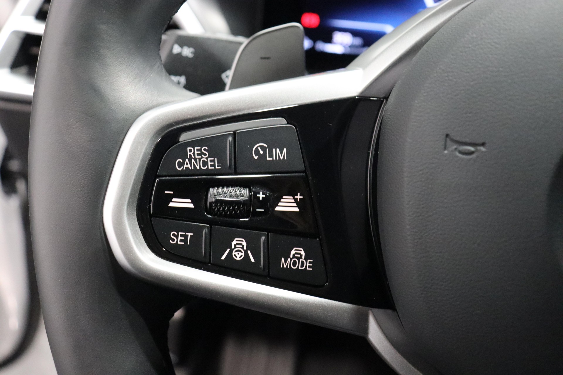 BMW 320d xDrive SAG Touring-image-18