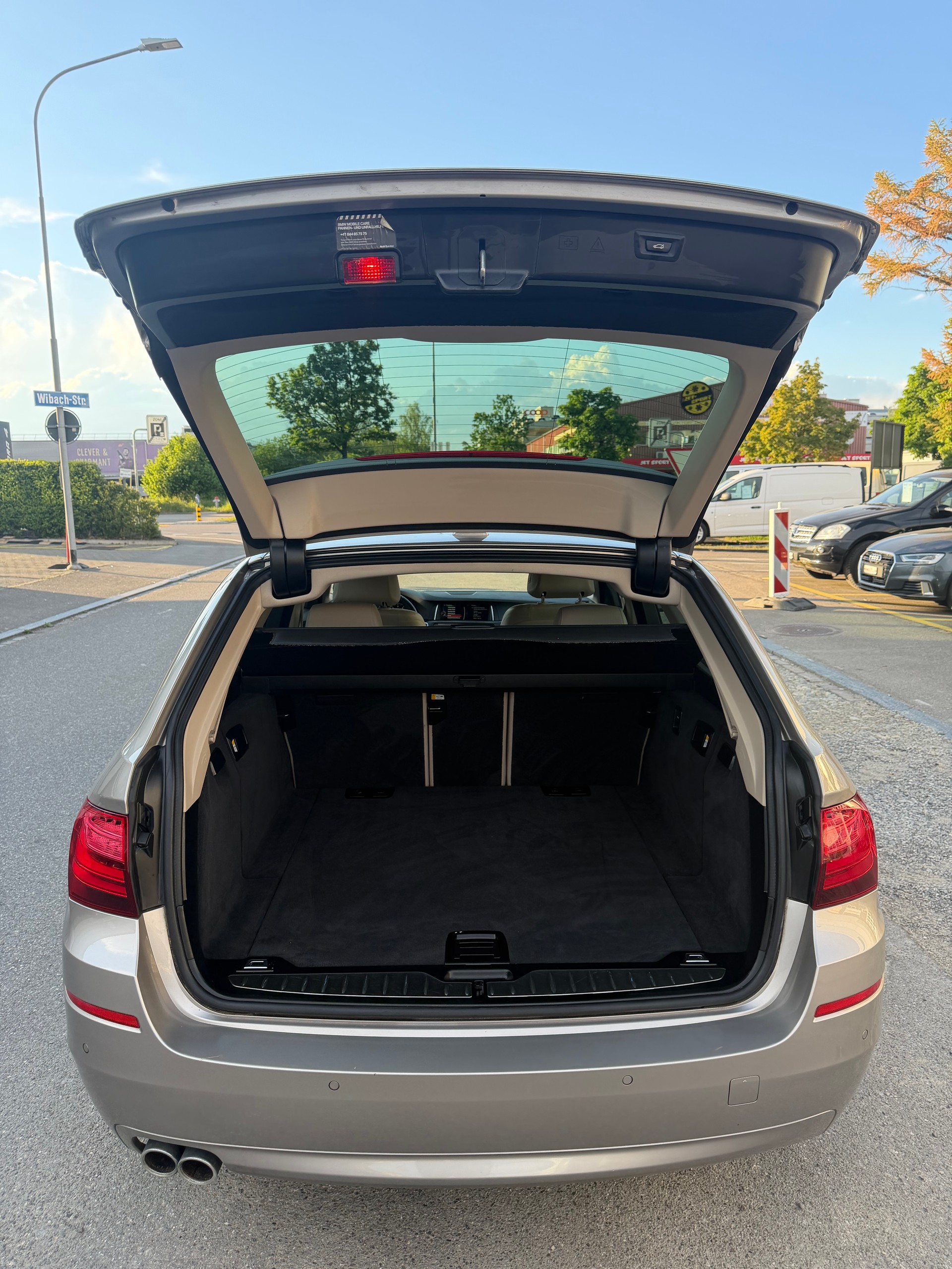 BMW 520d Touring xDrive Luxury Line Steptronic-image-13