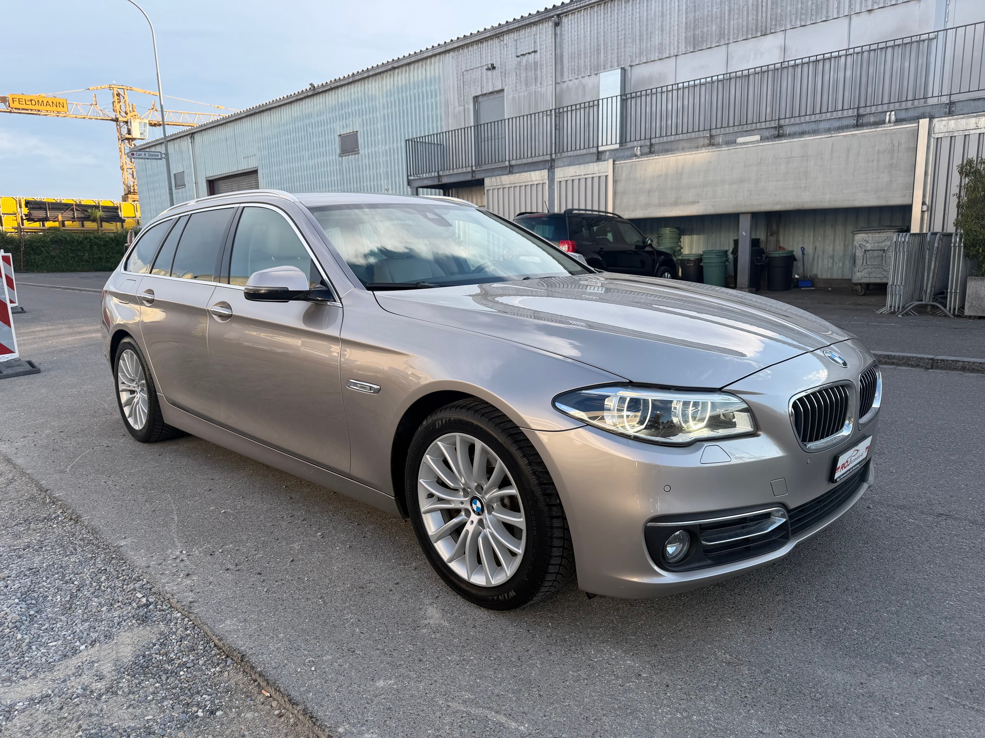 BMW 520d Touring xDrive Luxury Line Steptronic-image-3