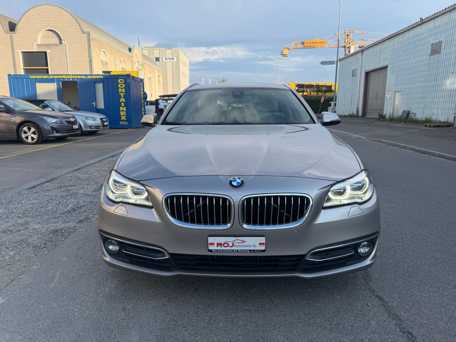 BMW 520d Touring xDrive Luxury Line Steptronic-image-2