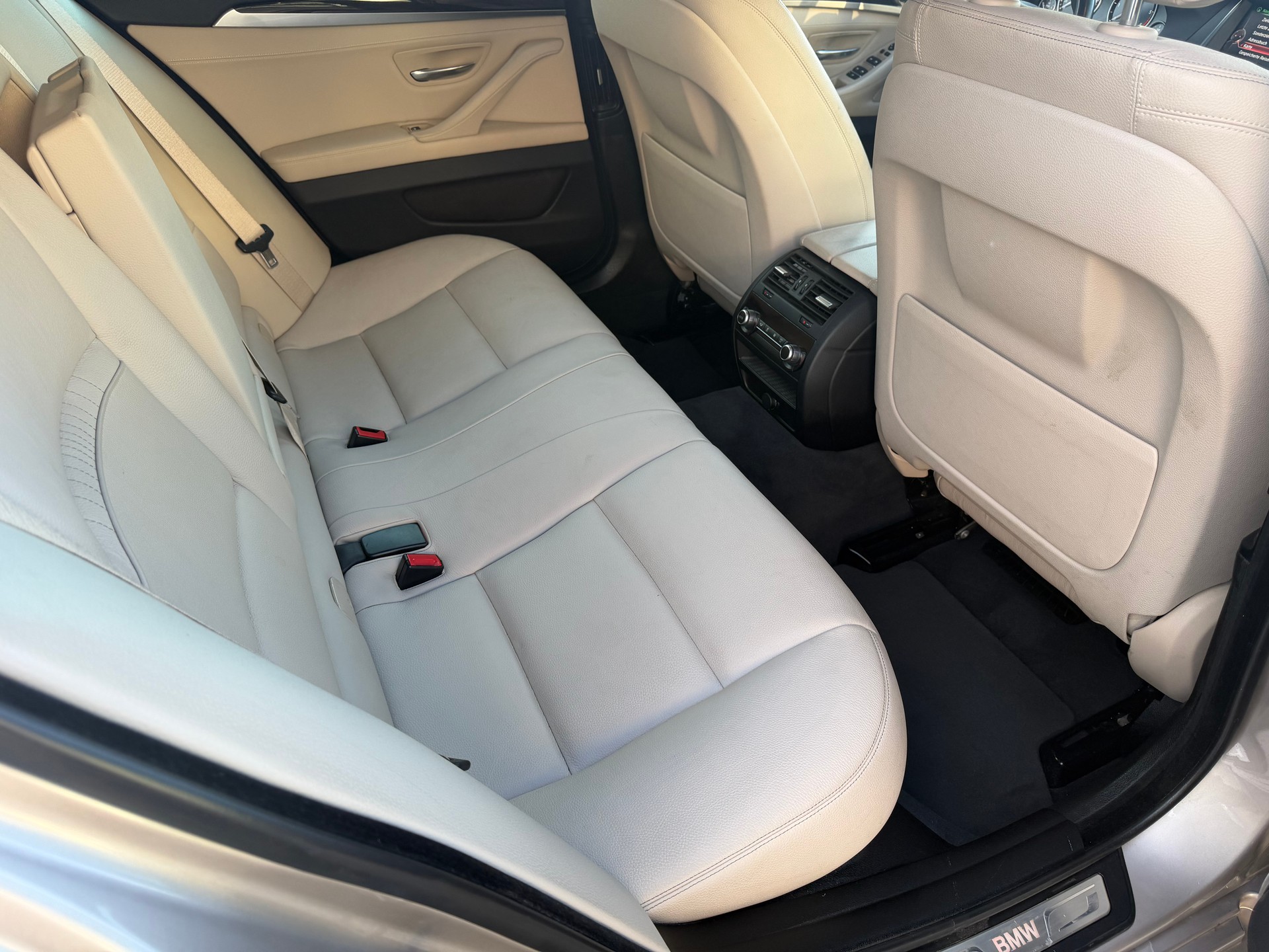 BMW 520d Touring xDrive Luxury Line Steptronic-image-14