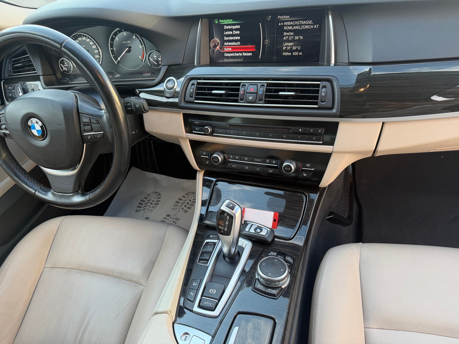 BMW 520d Touring xDrive Luxury Line Steptronic-image-16