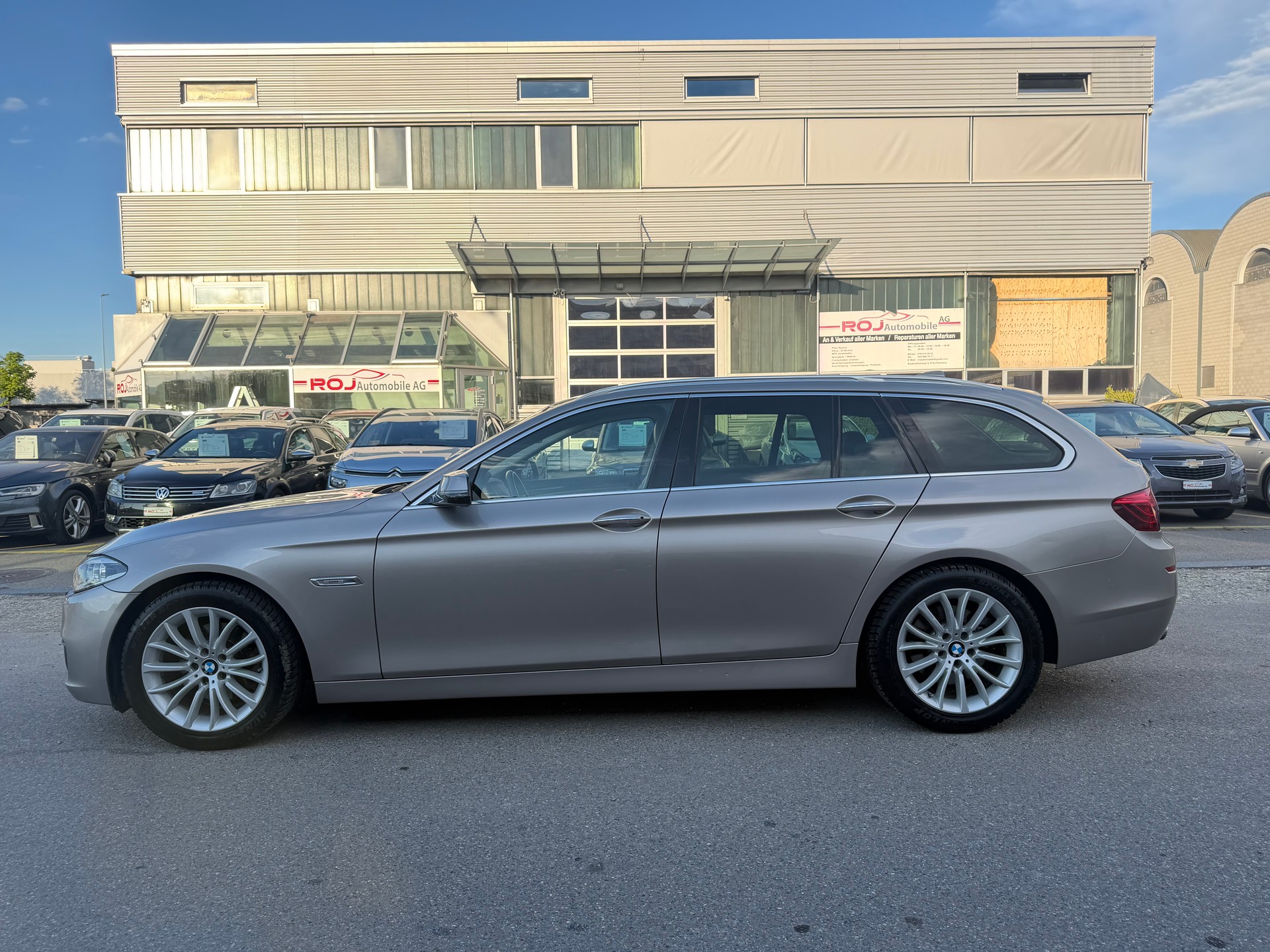 BMW 520d Touring xDrive Luxury Line Steptronic-image-0