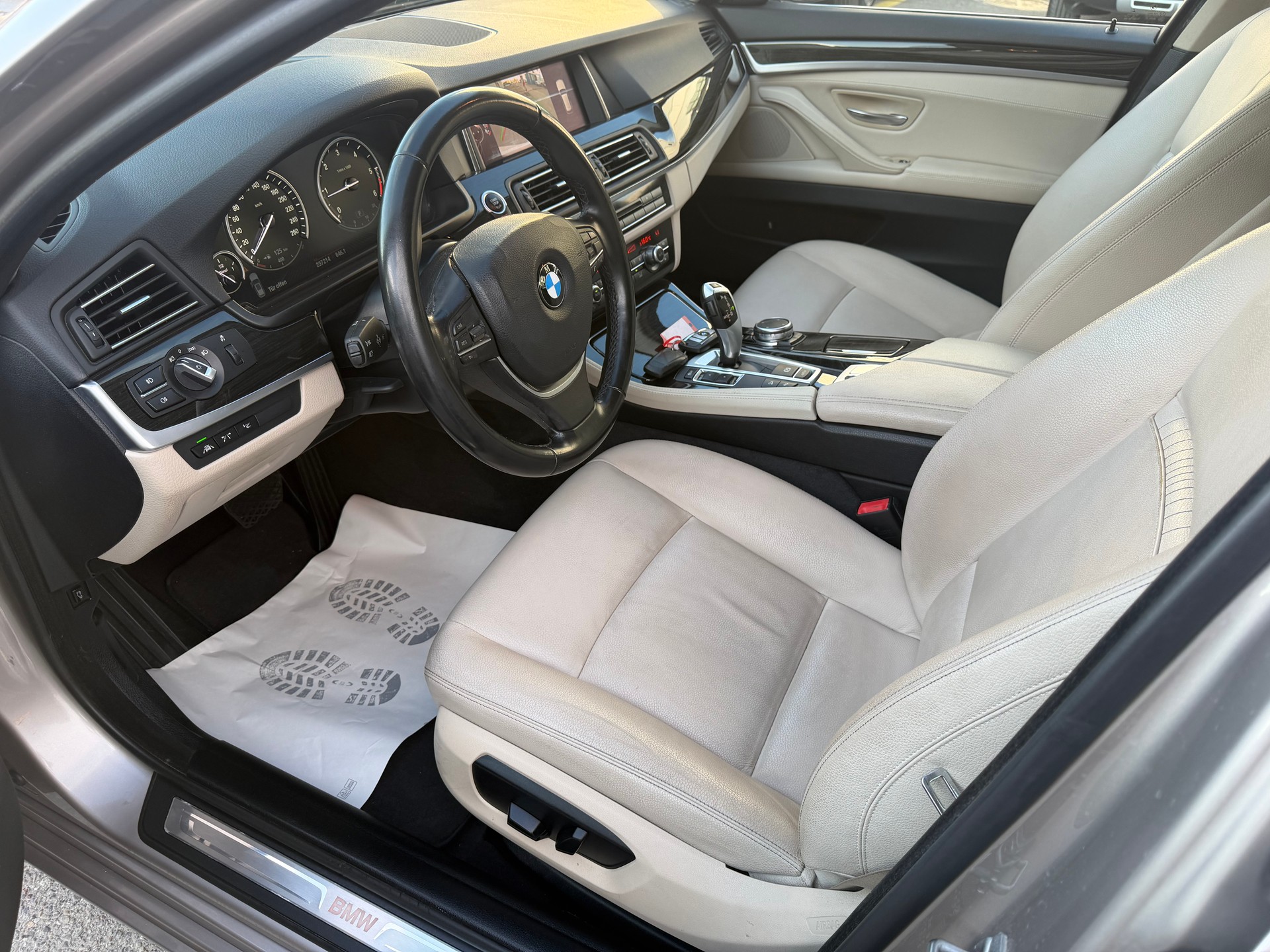 BMW 520d Touring xDrive Luxury Line Steptronic-image-7