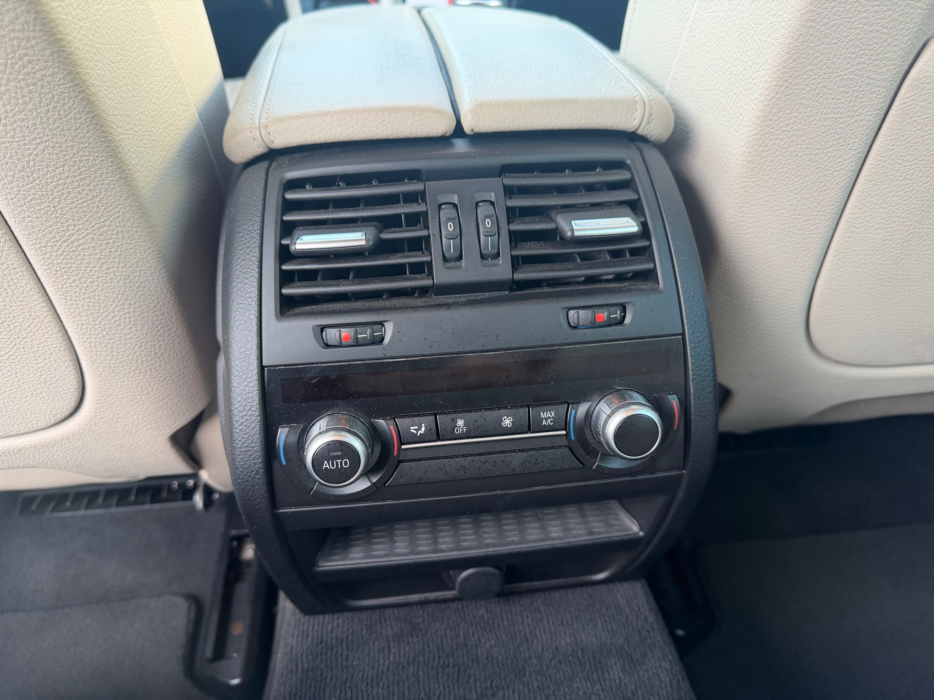 BMW 520d Touring xDrive Luxury Line Steptronic-image-10