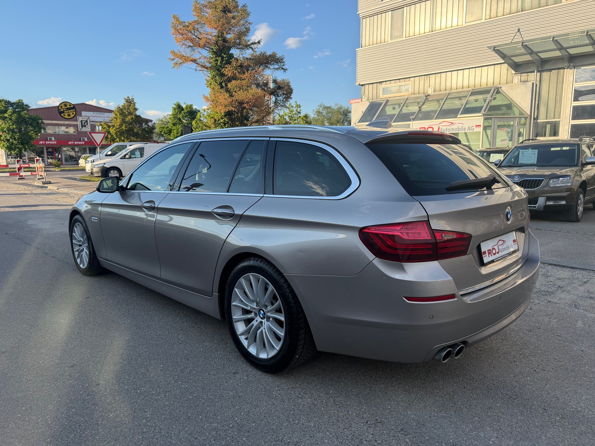 BMW 520d Touring xDrive Luxury Line Steptronic-image-6