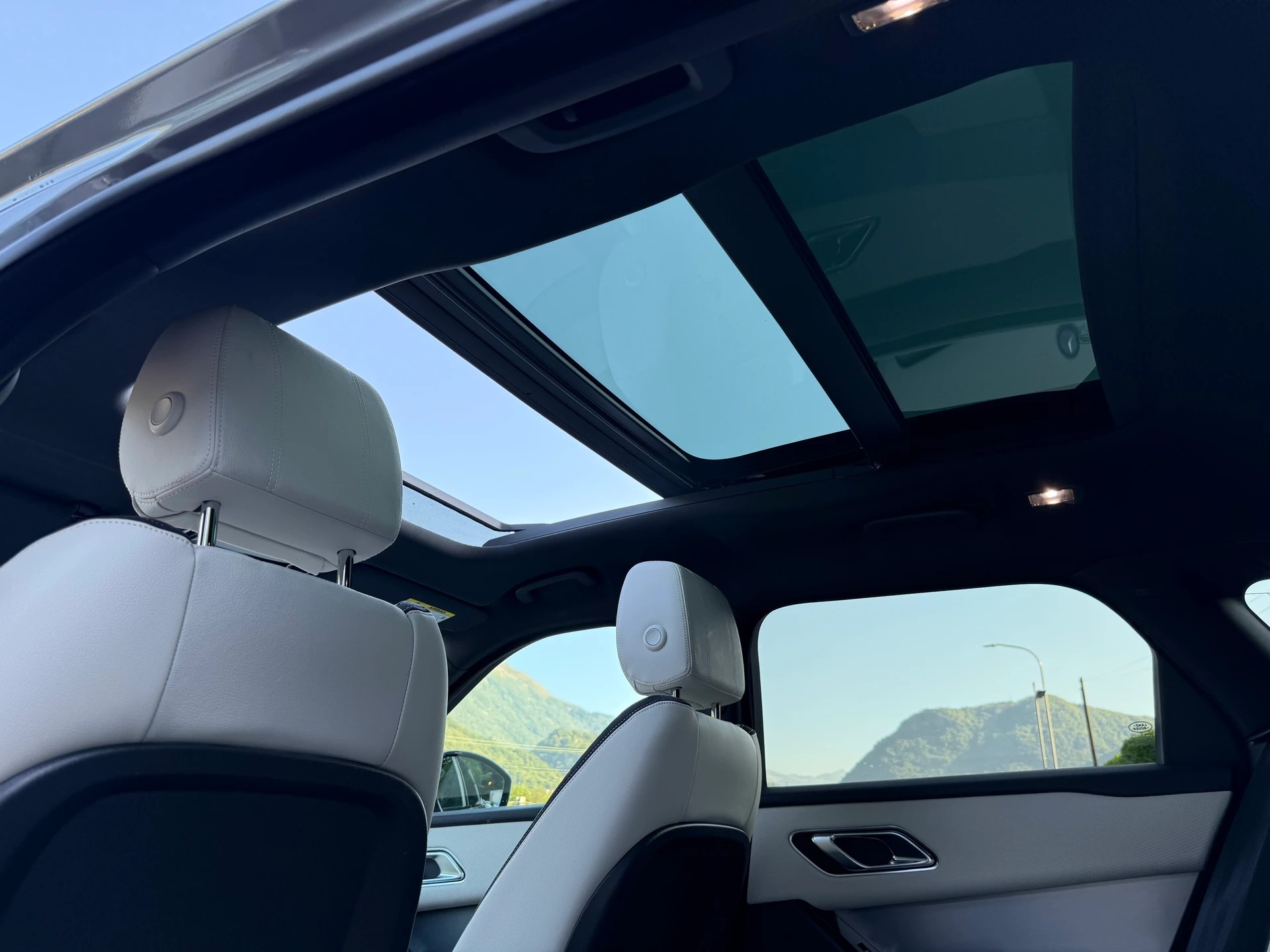 LAND ROVER Range Rover Velar R-Dynamic P 300 S Automatic-image-12