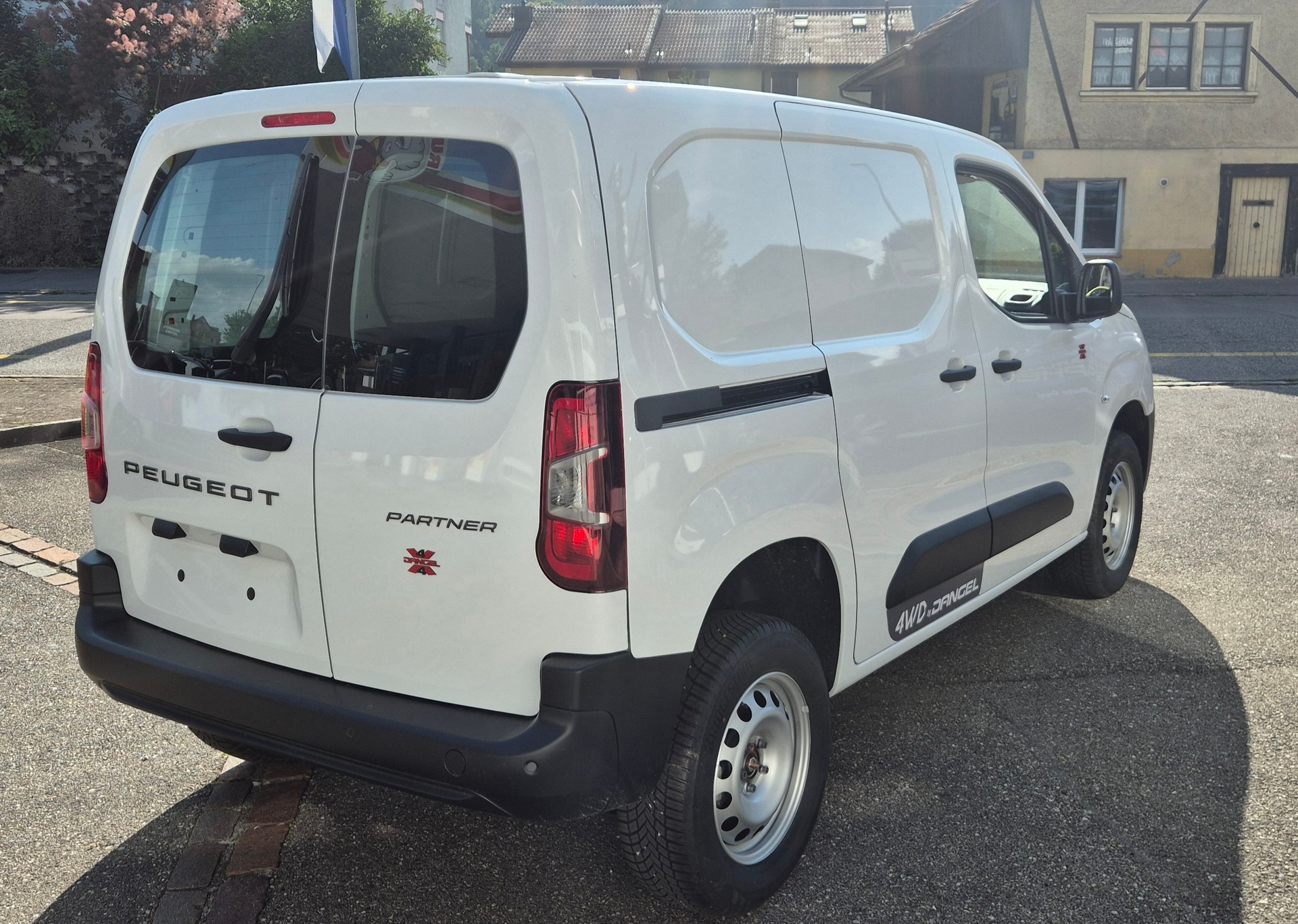 PEUGEOT Partner 1.5 HDi St. 1000kg 4x4 Helvetia (416)-image-2