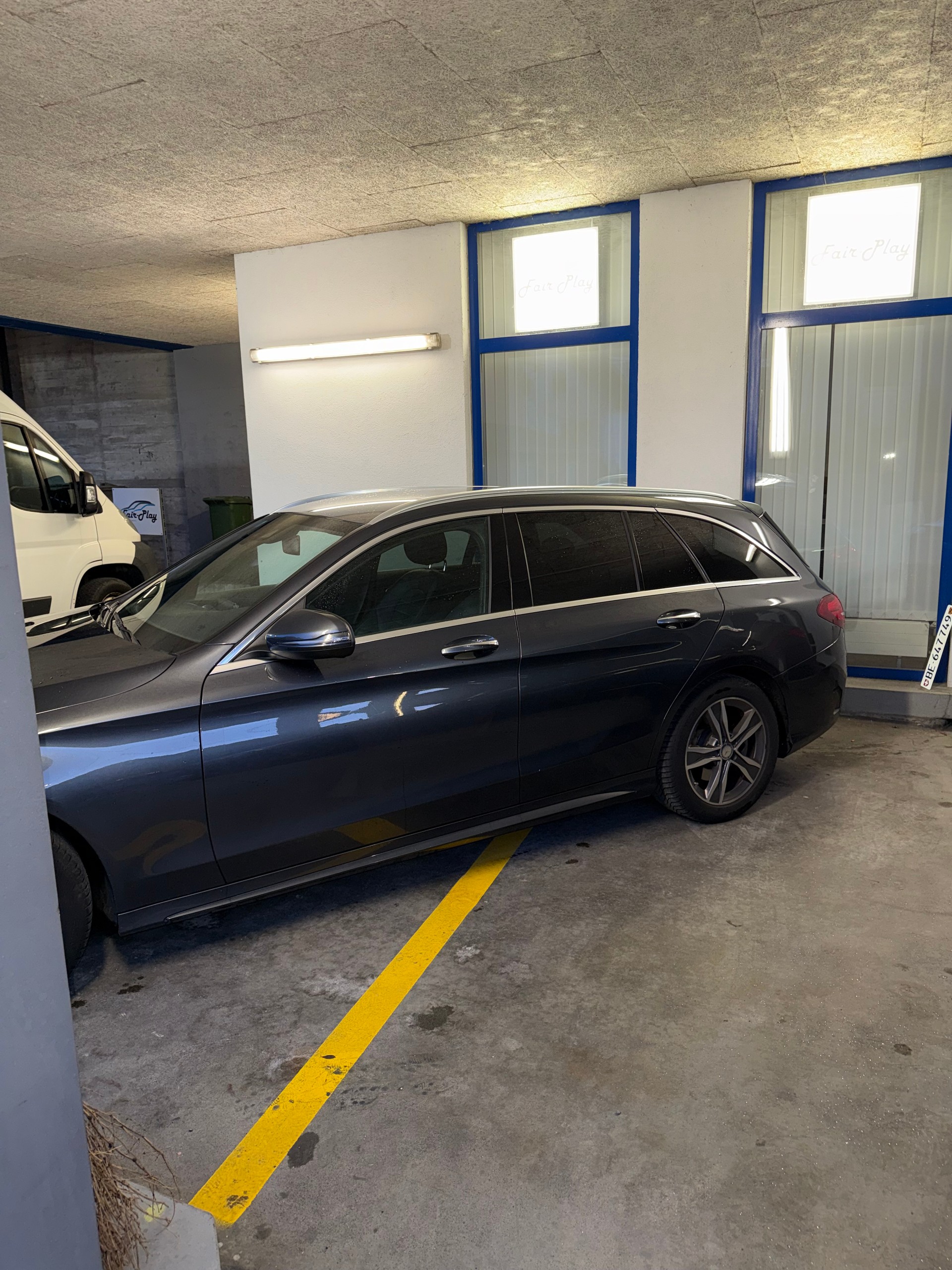 MERCEDES-BENZ C 250 d AMG Line 4Matic 9G-Tronic-image-3
