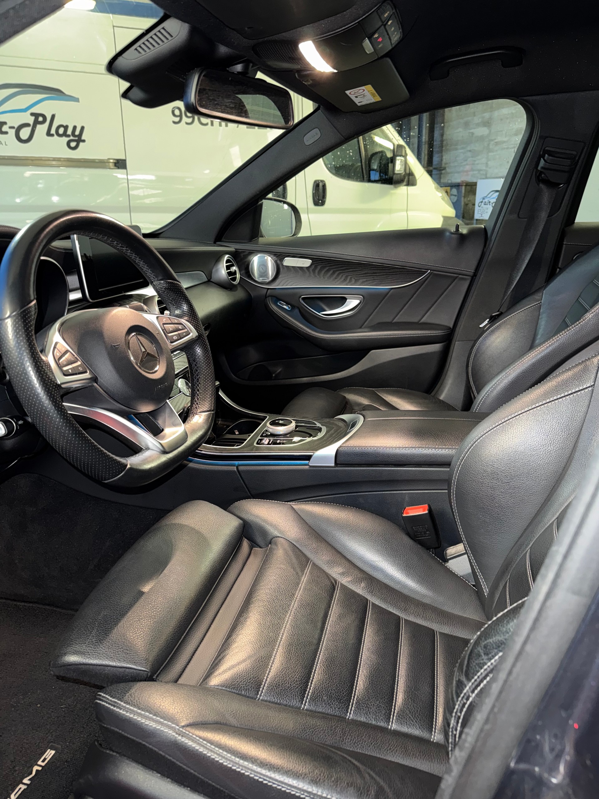 MERCEDES-BENZ C 250 d AMG Line 4Matic 9G-Tronic-image-6
