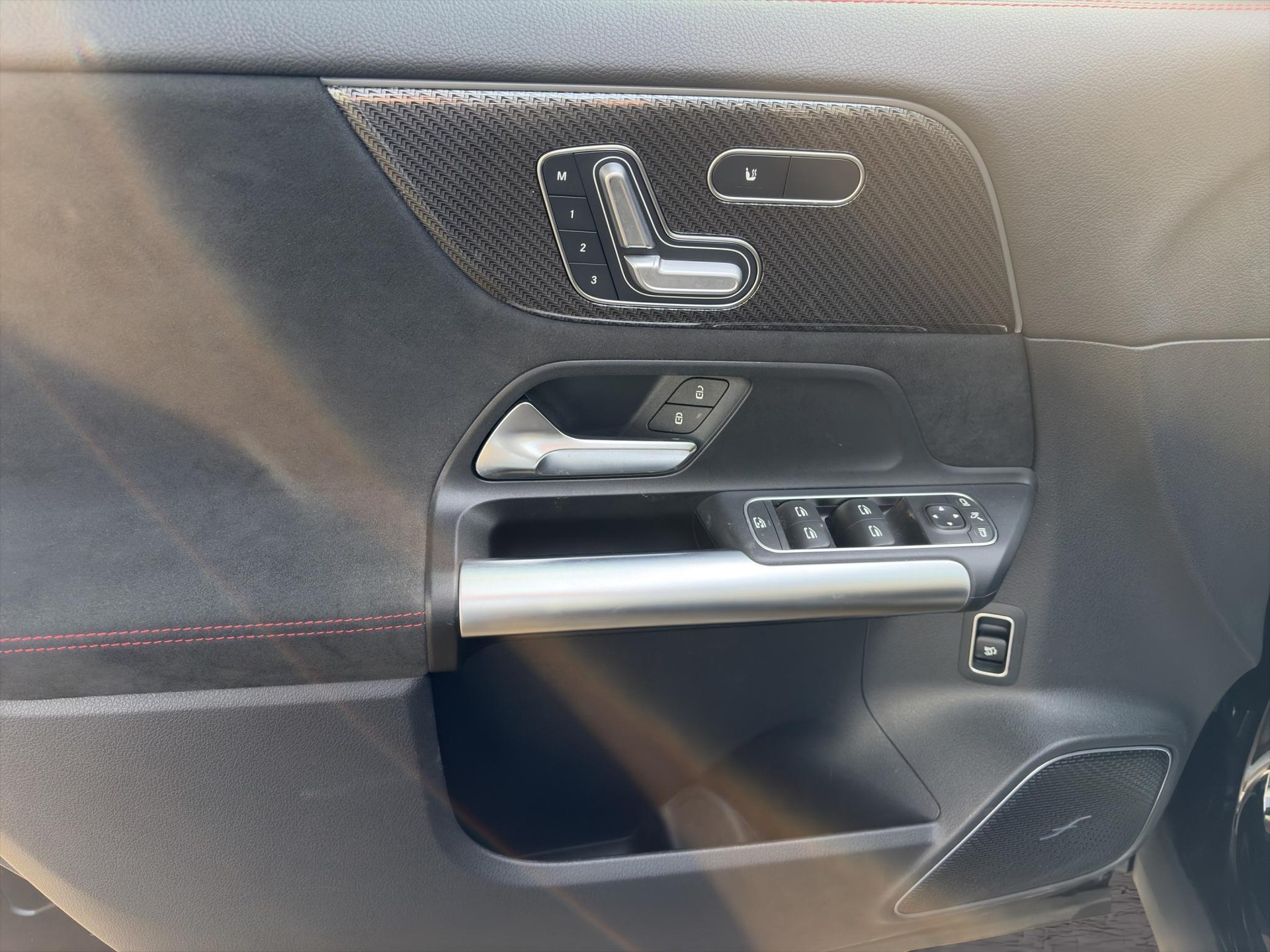 MERCEDES-BENZ GLA 45 S AMG 4matic+-image-8