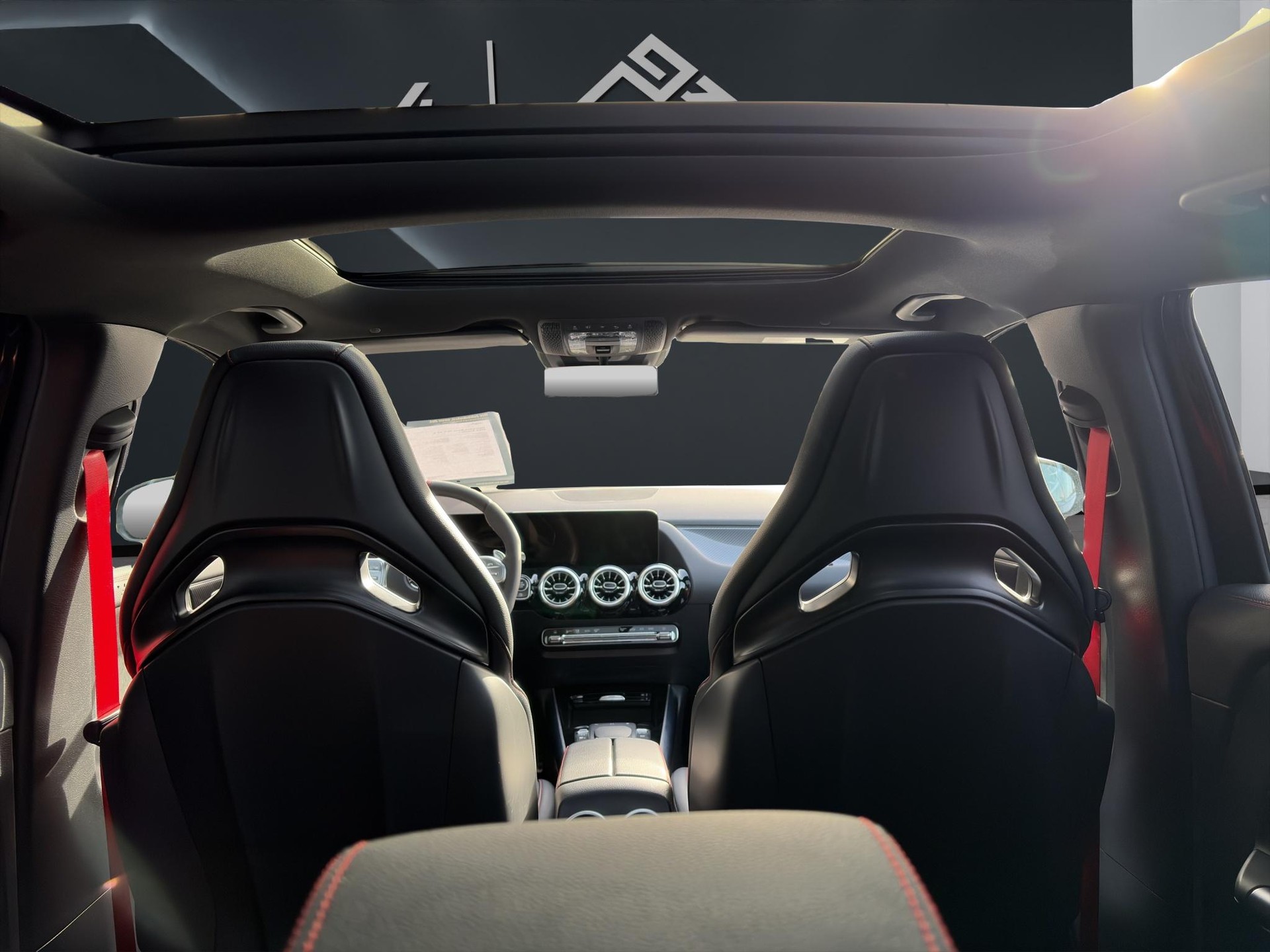 MERCEDES-BENZ GLA 45 S AMG 4matic+-image-6