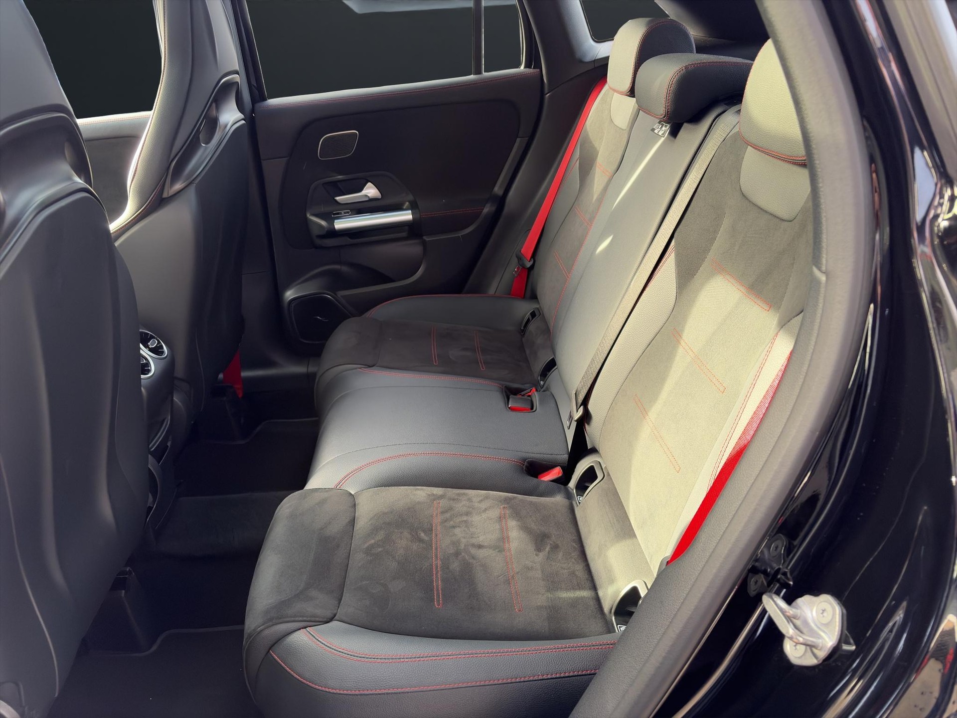 MERCEDES-BENZ GLA 45 S AMG 4matic+-image-7