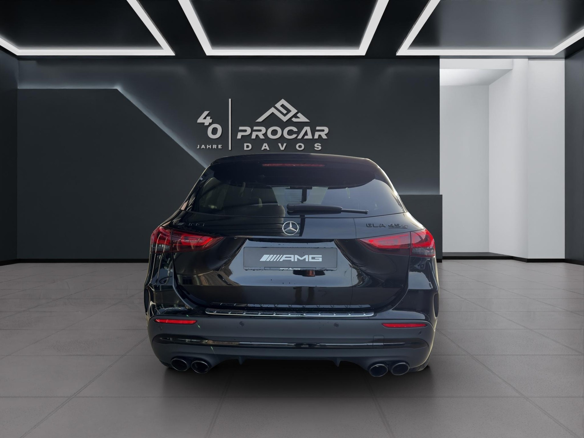 MERCEDES-BENZ GLA 45 S AMG 4matic+-image-4