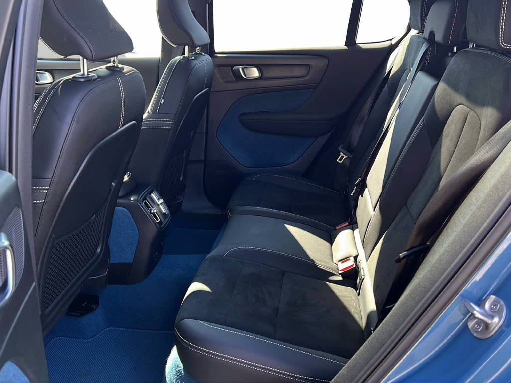VOLVO C40 Recharge Twin-image-8