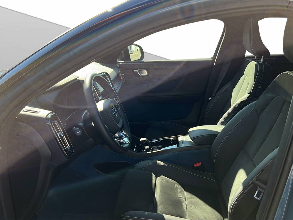 VOLVO C40 Recharge Twin-image-7