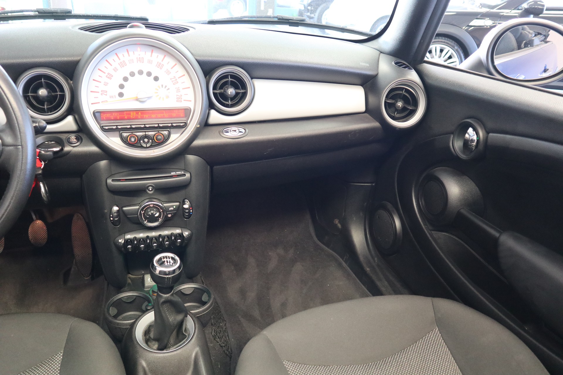MINI Cabrio R57 1.6i Cooper-image-14