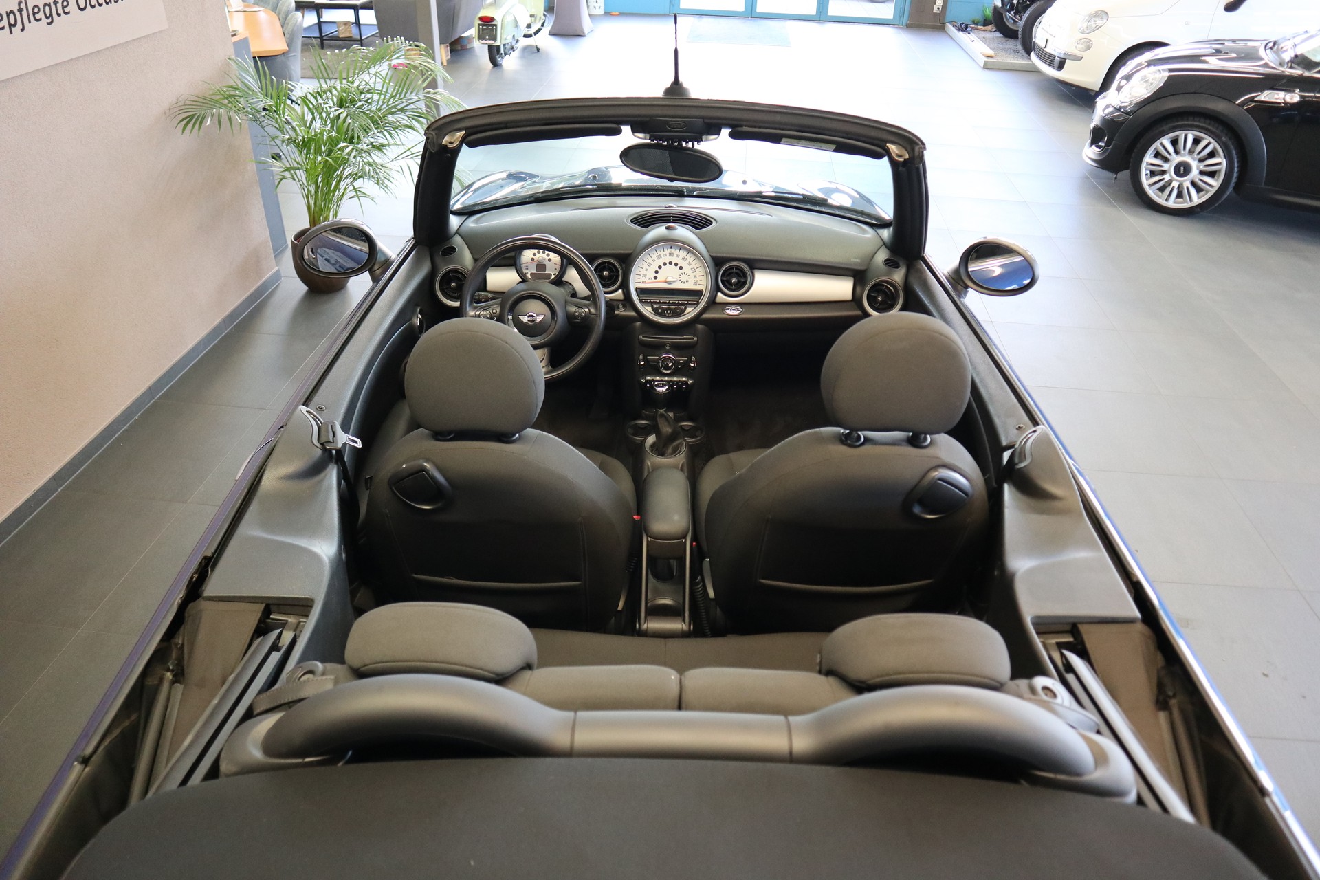 MINI Cabrio R57 1.6i Cooper-image-9