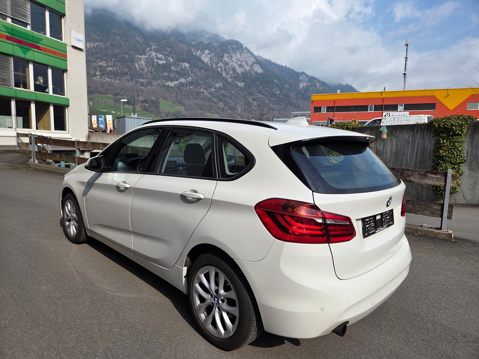 BMW 218i Active Tourer Steptronic-image-3