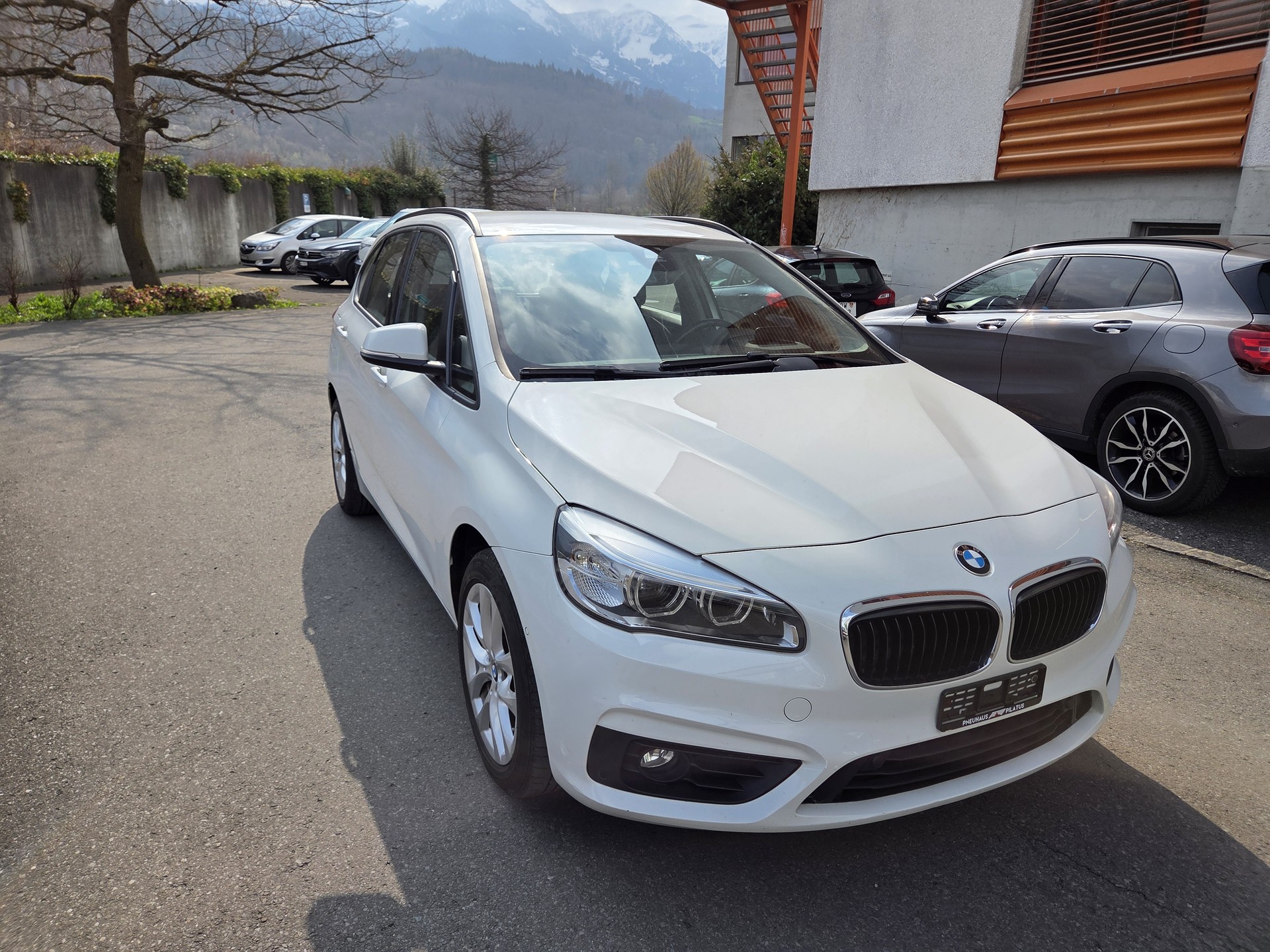 BMW 218i Active Tourer Steptronic-image-1